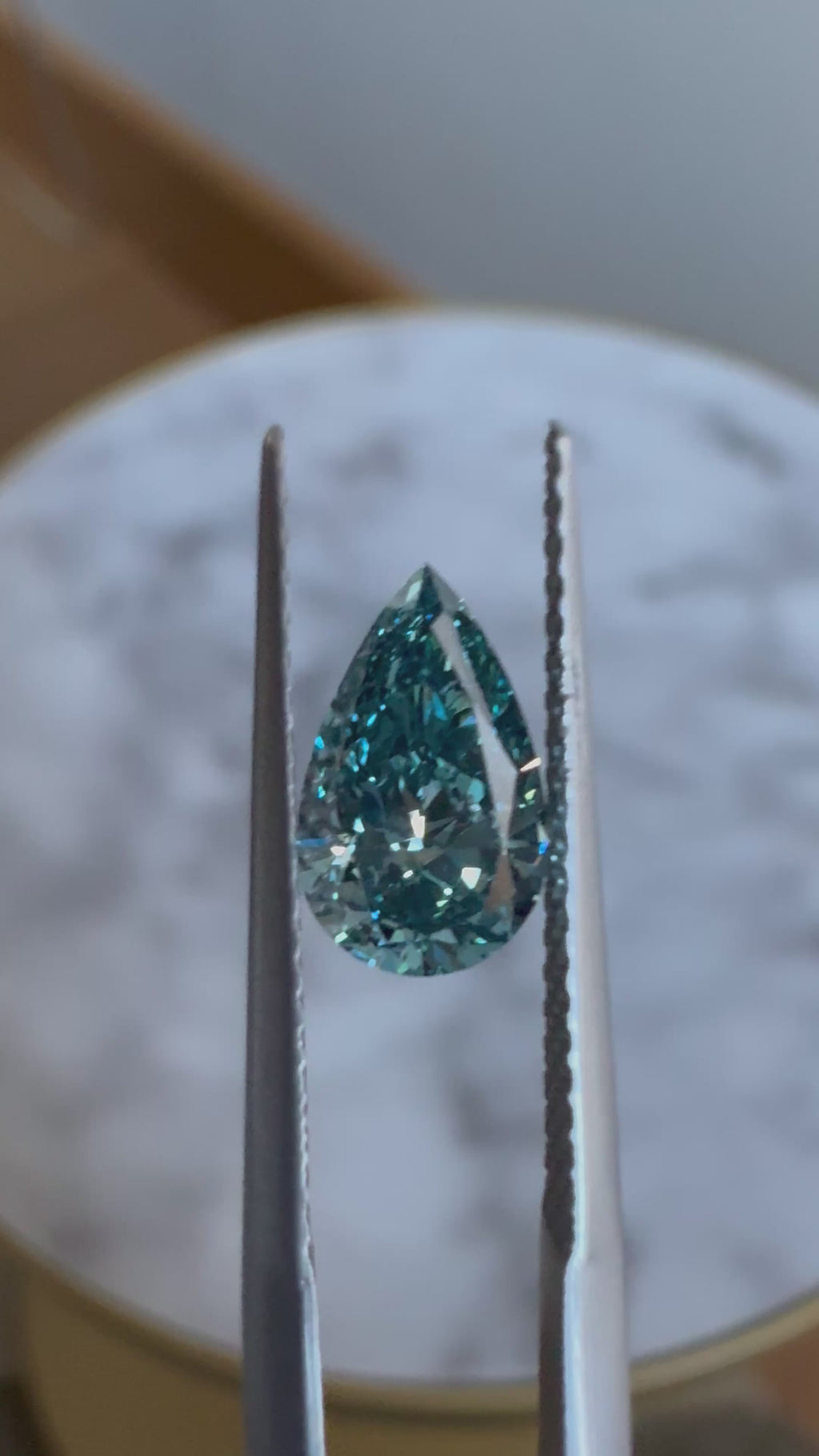 Pear | 1.01ct Fancy Vivid Blue VVS2 | 1.63 ratio | IGI Certified 698567320 | FP101