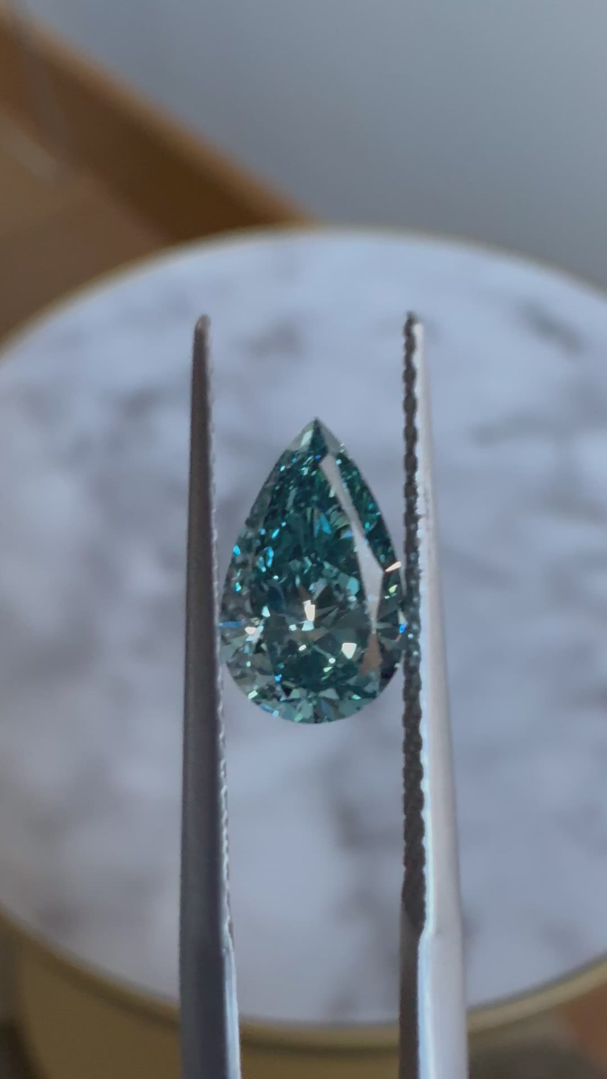 Pear | 1.01ct Fancy Vivid Blue VVS2 | 1.63 ratio | IGI Certified 698567320 | FP101