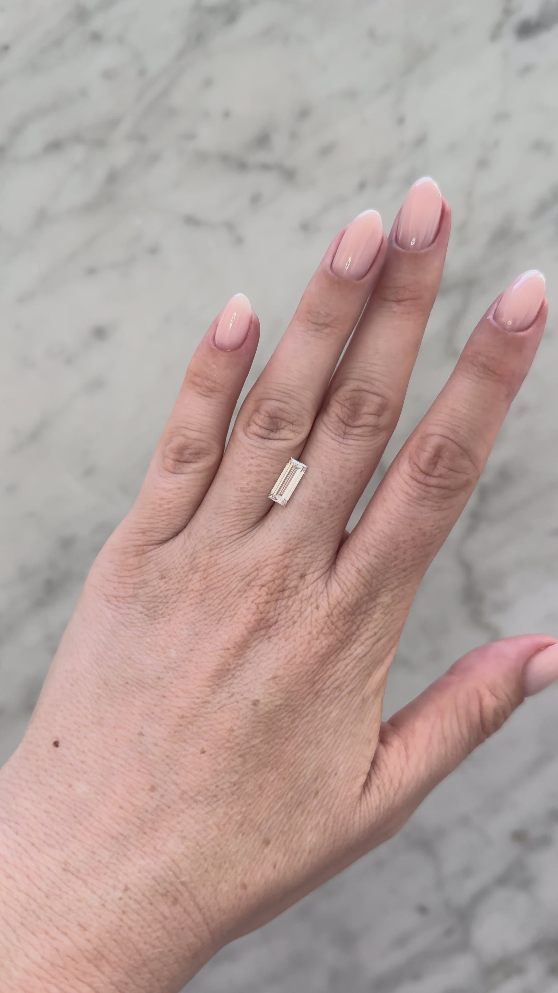 Baguette | 1.81ct F VVS2 | 2.40 ratio | IGI Certified LG750568795