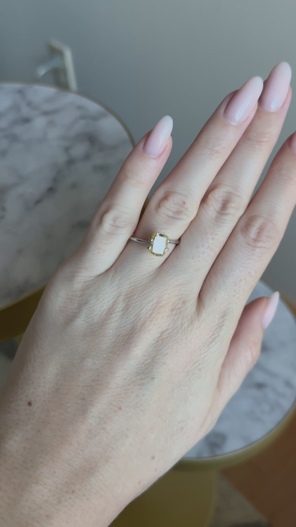 Cushion | 2.17ct Fancy Vivid Yellowish Yellow VS1 | 1.27 ratio | 656477842 | FCU217