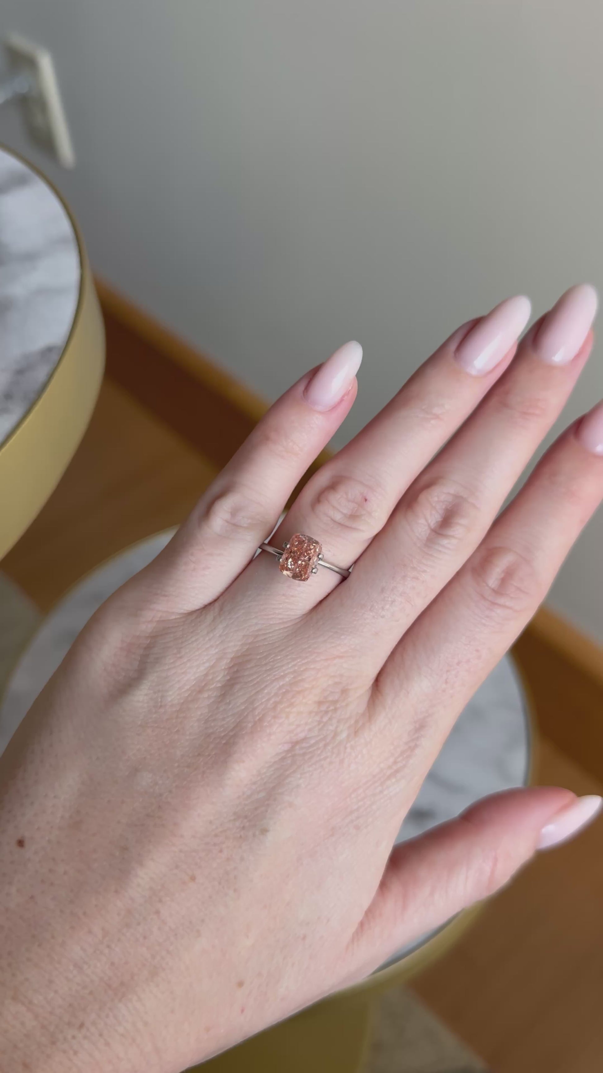 Cushion | 2.71ct Fancy Vivid Pink VS1 | 1.32 ratio | 662445372 | FCU271