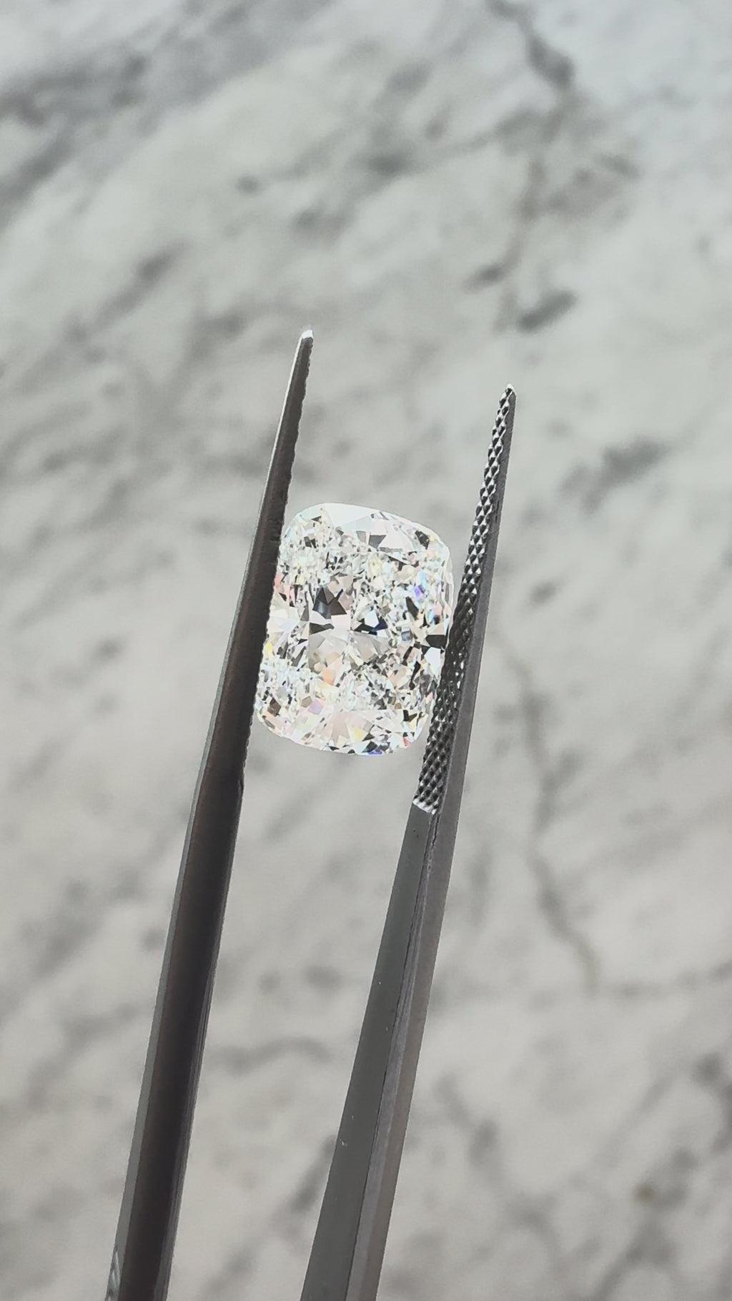 Cushion | 4.02ct F VS1 | 1.24 ratio | IGI Certified 642490703