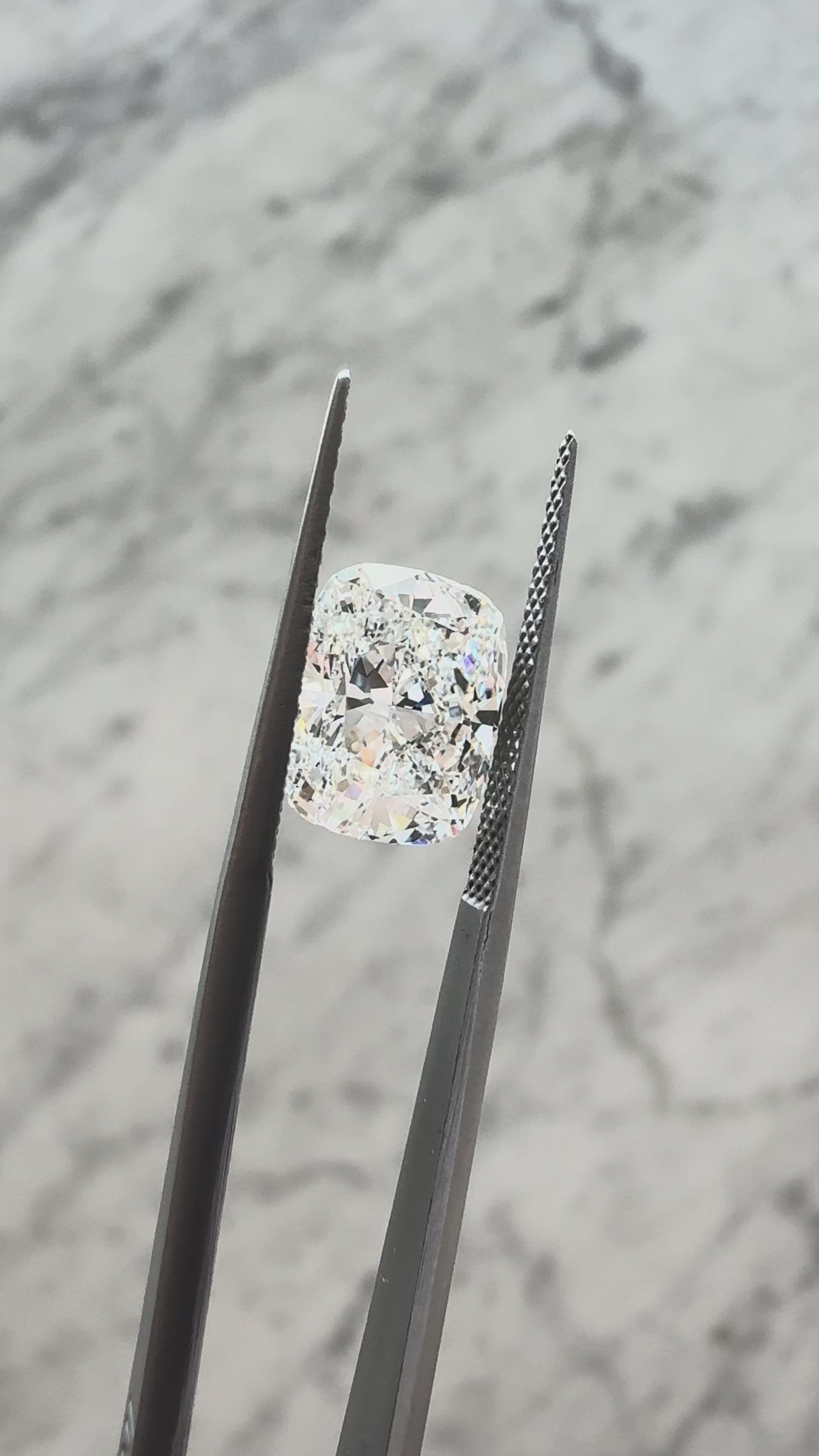 Cushion | 4.02ct F VS1 | 1.24 ratio | IGI Certified 642490703