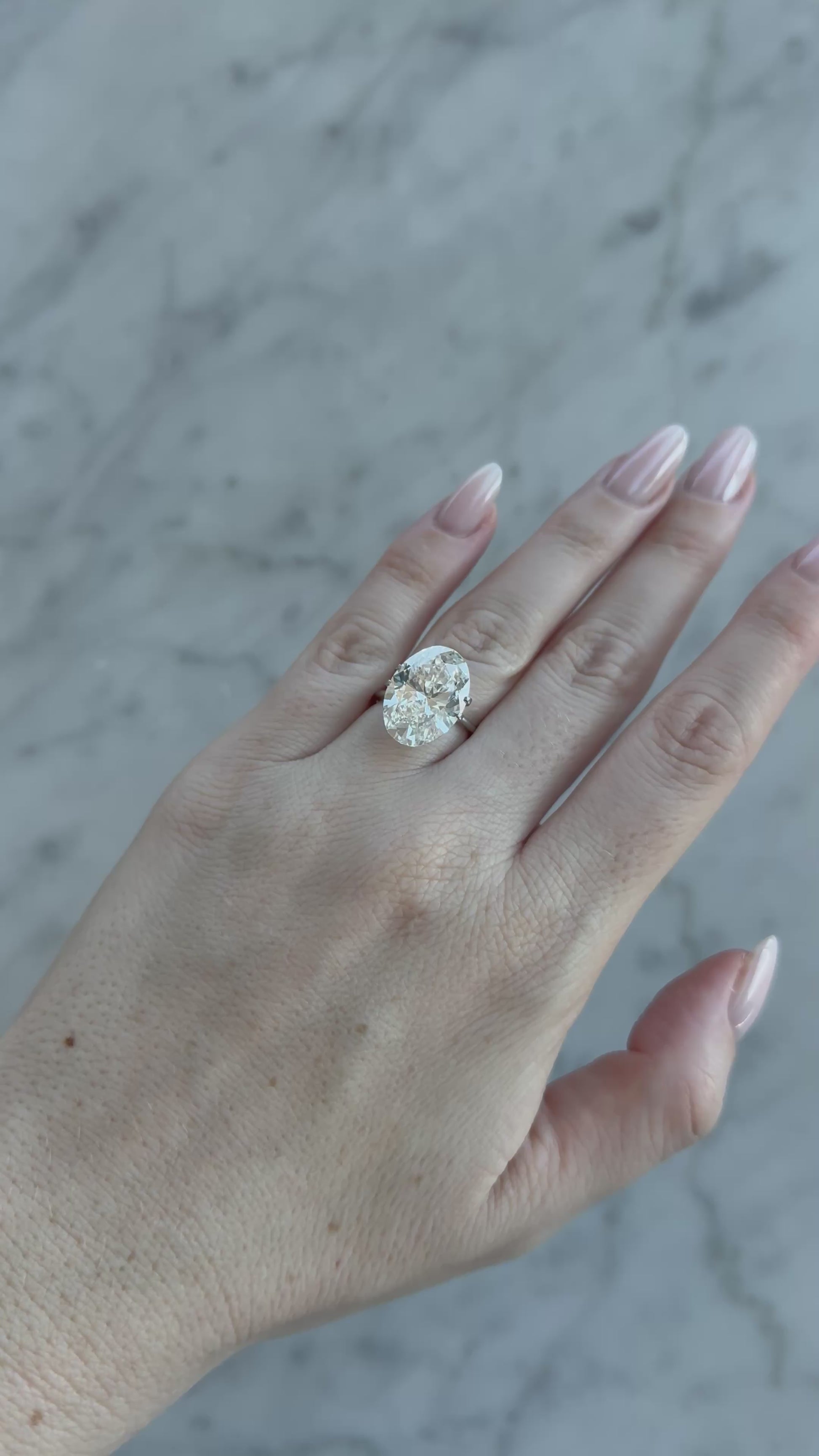 Oval | 10.05ct F VVS2 | 1.4 ratio | IGI Certified 621493877 | OV1005