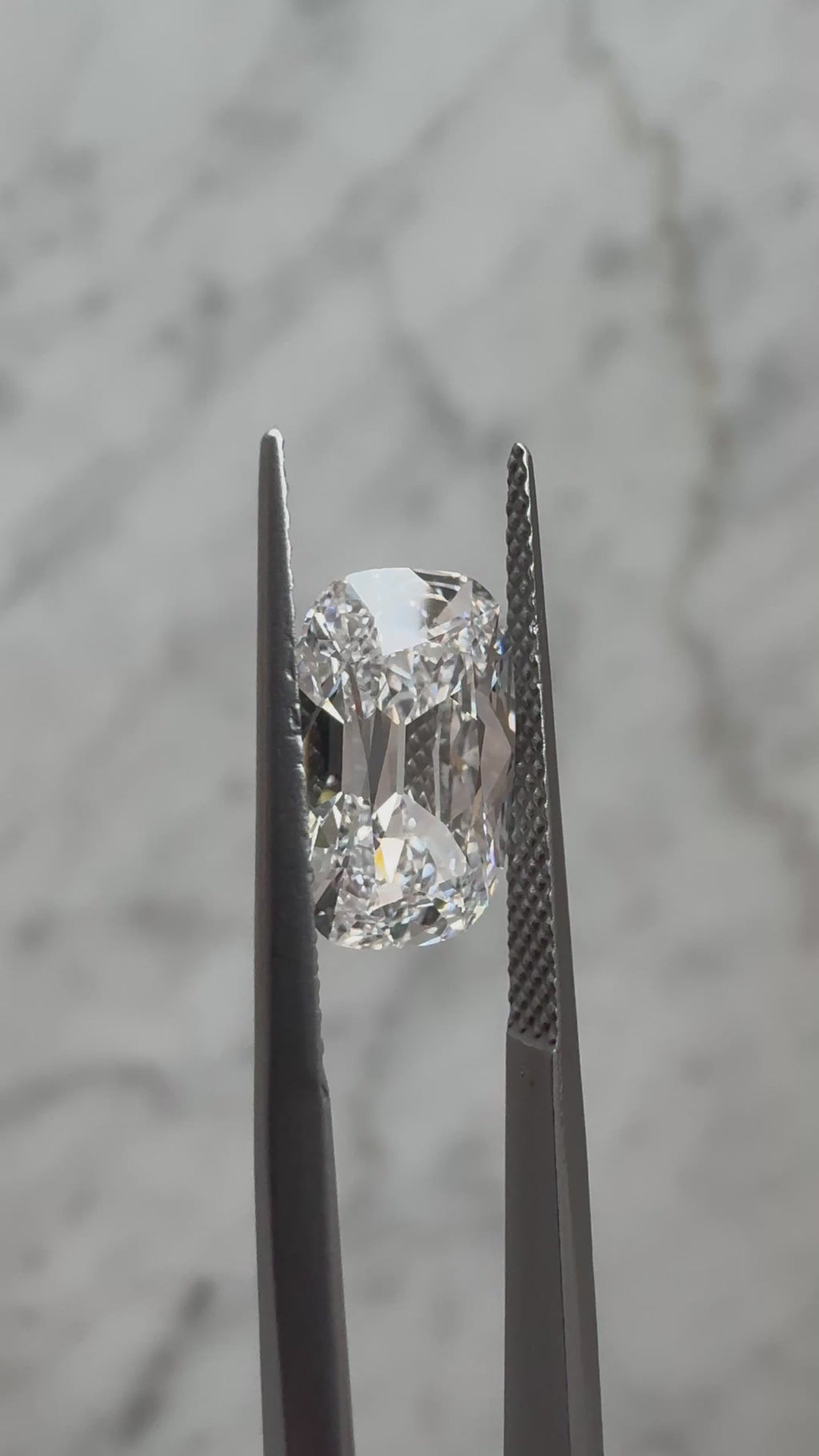 Old Mine Cushion | 3.05ct D VVS2 | 1.55 ratio | LG737598956 | OM305