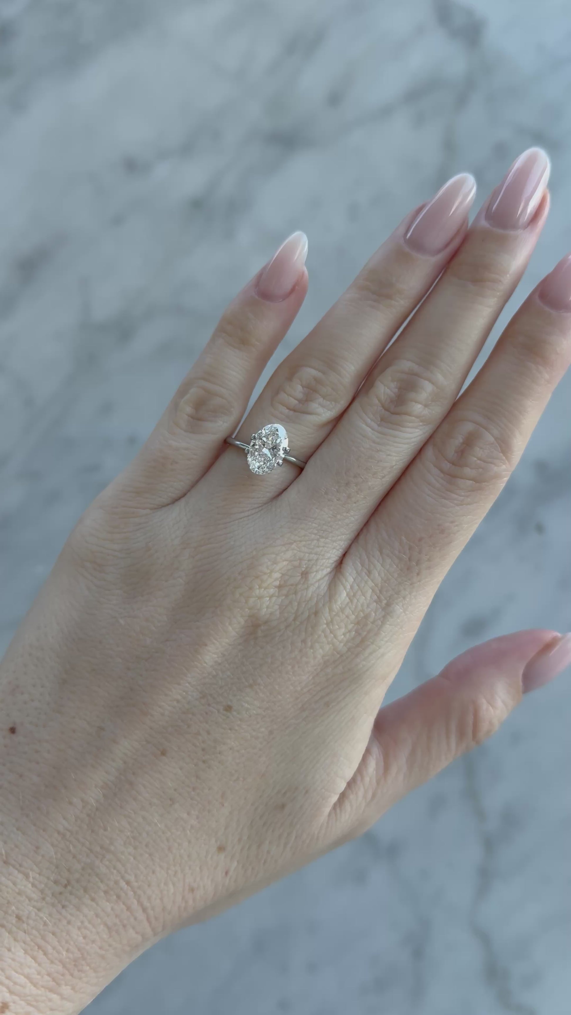 Oval | 2.1ct E VVS2 | 1.51 ratio | IGI Certified LG713526773 | OV210