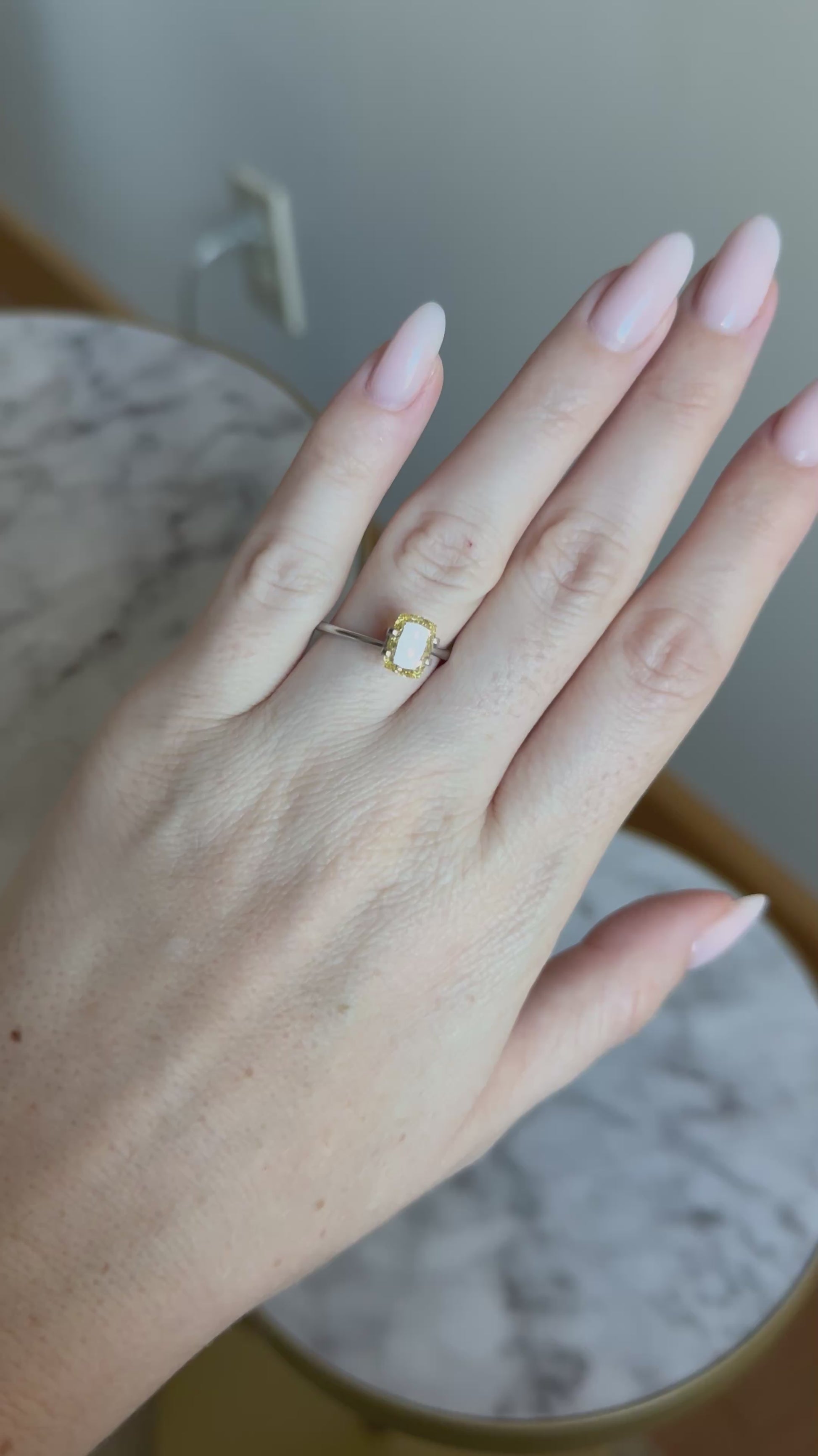 Cushion | 1.92ct Fancy Vivid Yellowish Yellow VVS2 | 1.39 ratio | IGI Certified 650479092 | FCU192