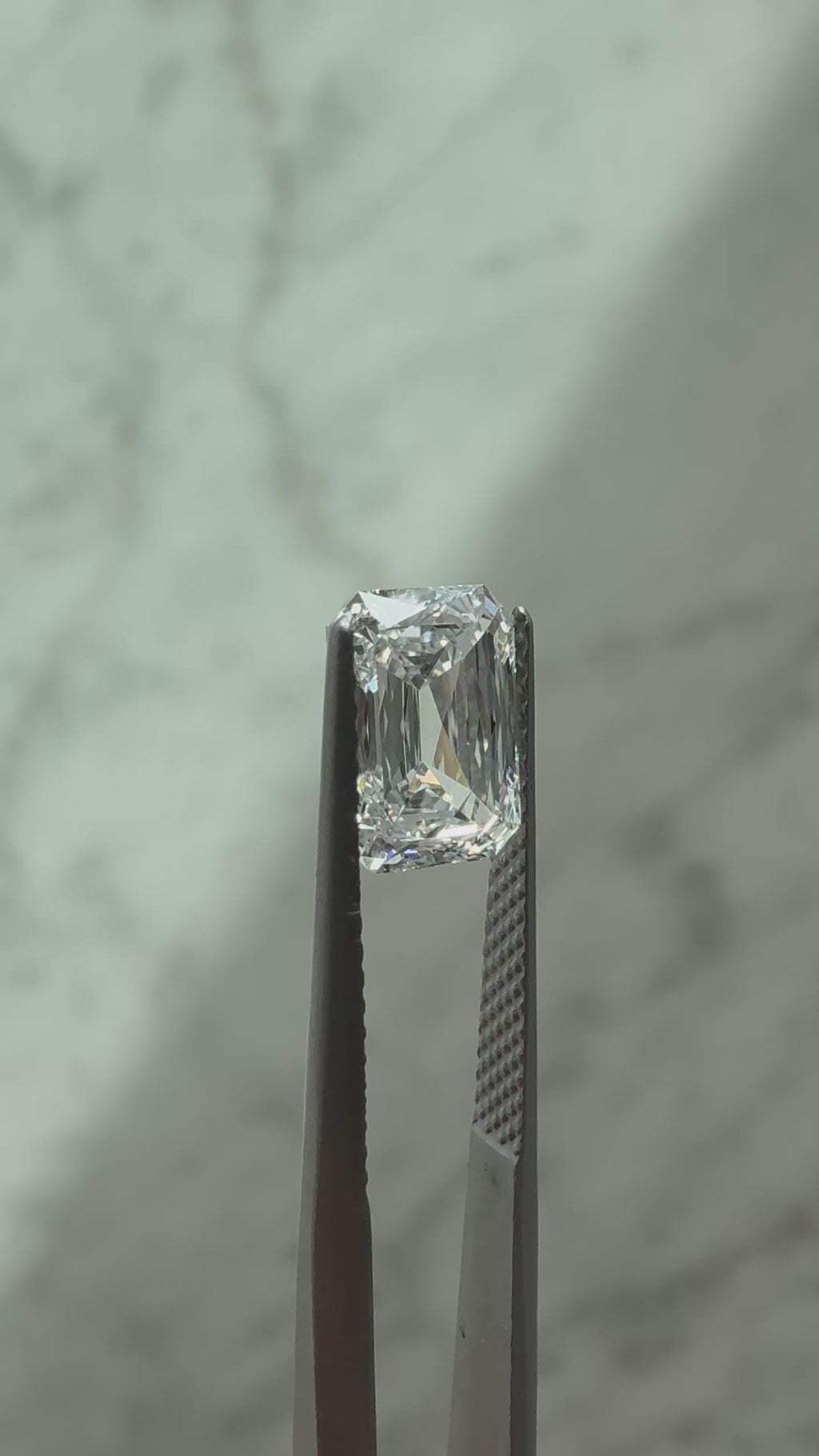 Crisscut Radiant | 2.05ct D VVS2 | 1.45 ratio | IGI Certified