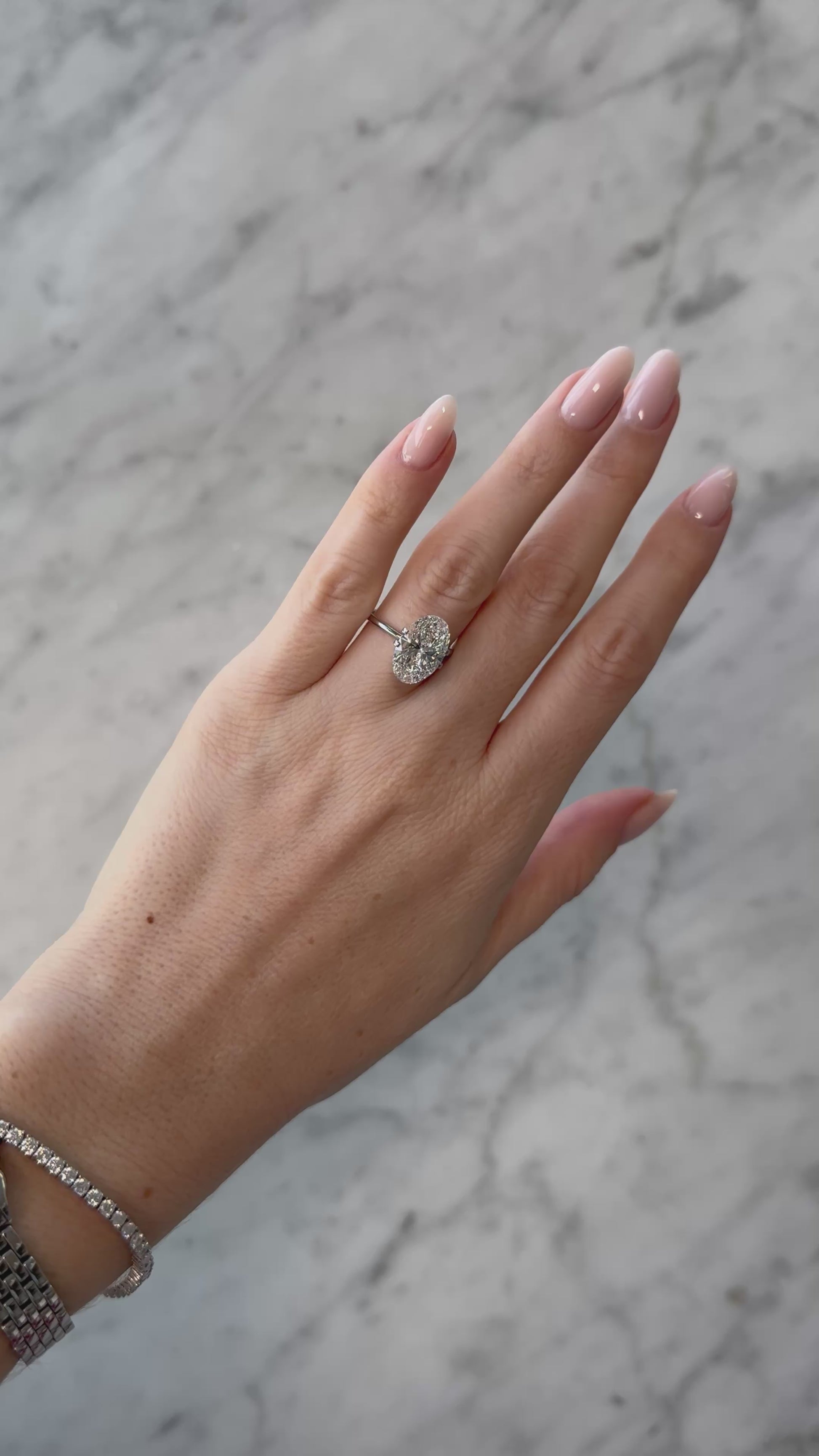 Elongated Oval | 5.01ct F VVS2 | 1.51 ratio | IGI Certified 675551785