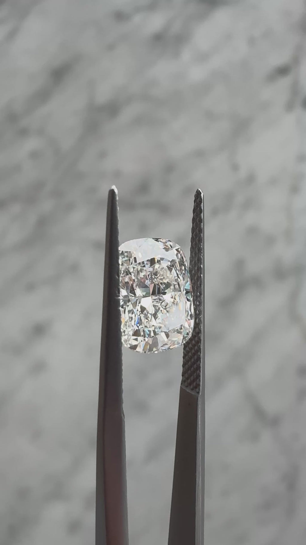 Cushion | 3.04ct F VS1 | 1.26 ratio | IGI Certified LG638415771 | CU304