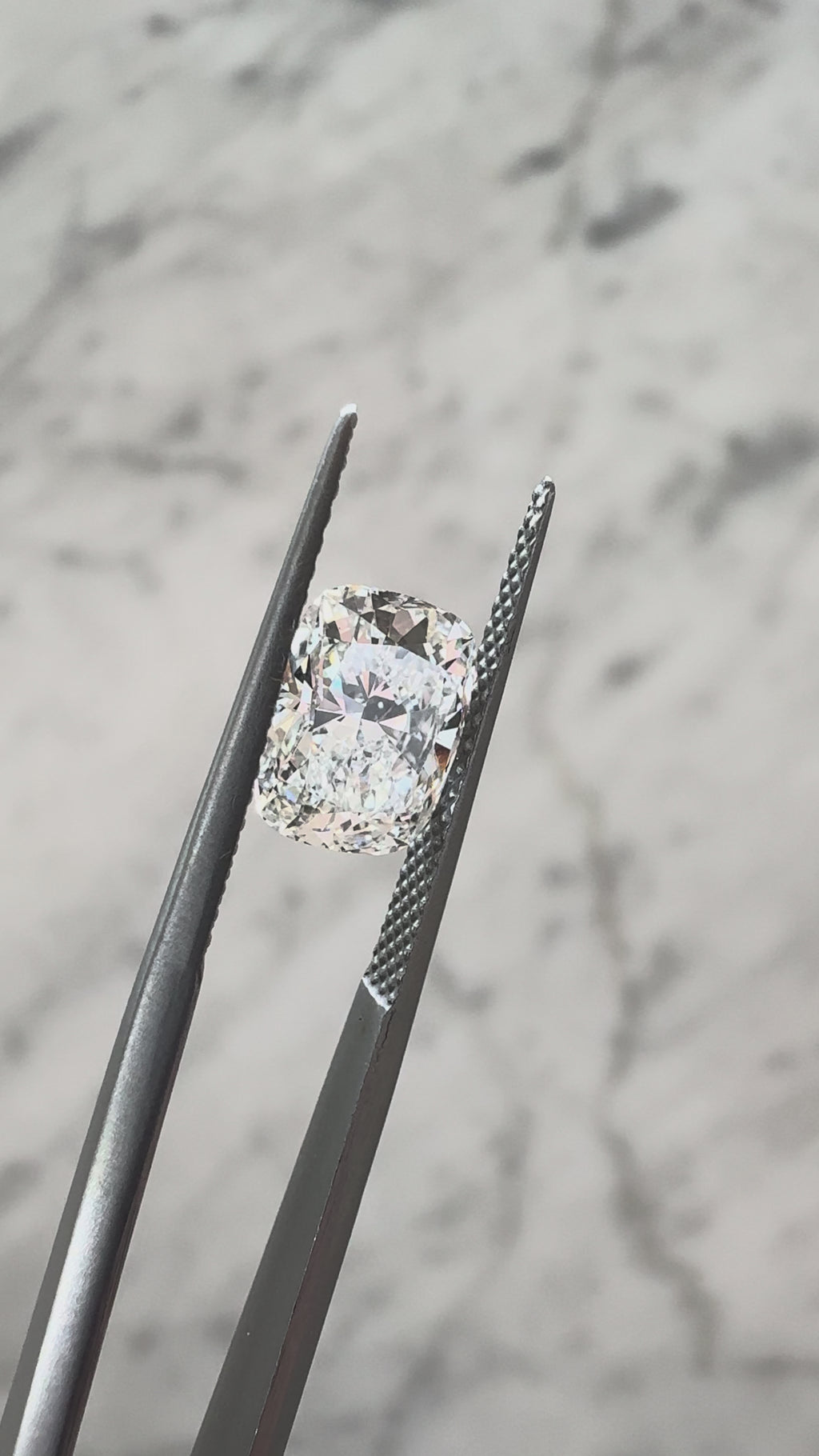 Cushion | 2.01ct F VS1 | 1.32 ratio | IGI Certified 648439336