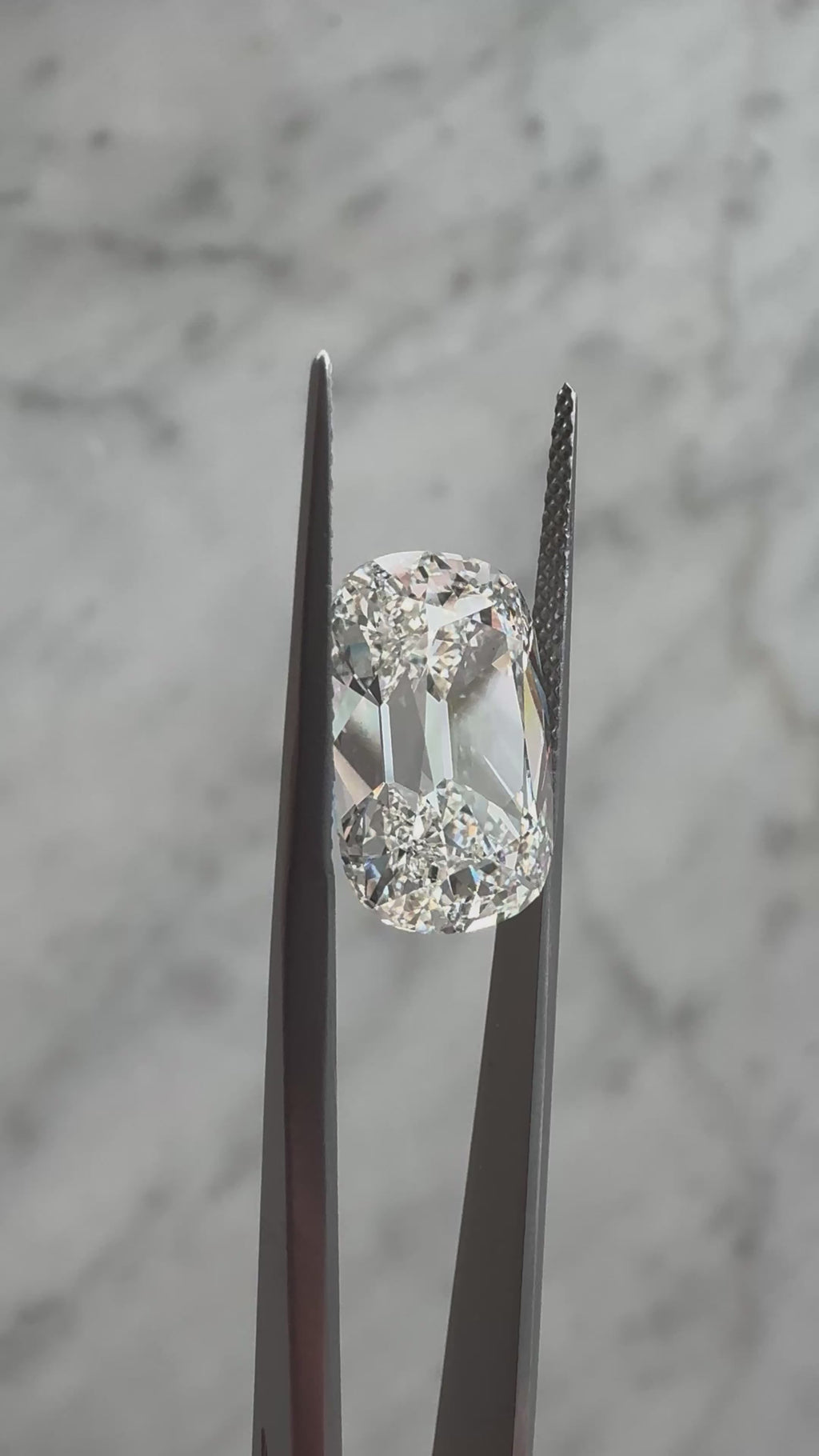 Old Mine Cushion | 7.03ct F VS1 | 1.48 ratio | LG737598899 | OM703