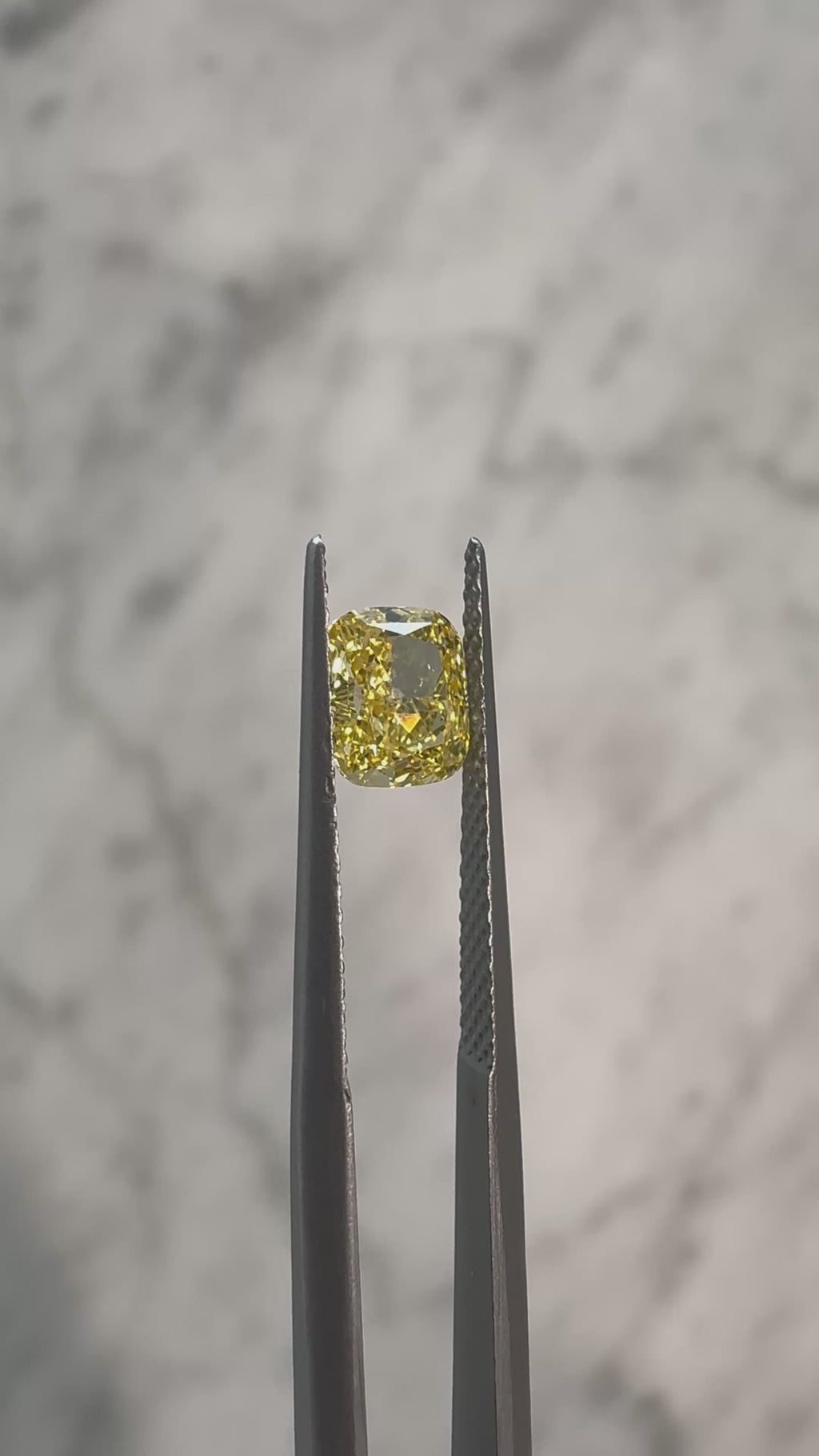 Cushion | 1.09ct Fancy Vivid Yellow VS1 | IGI Certified