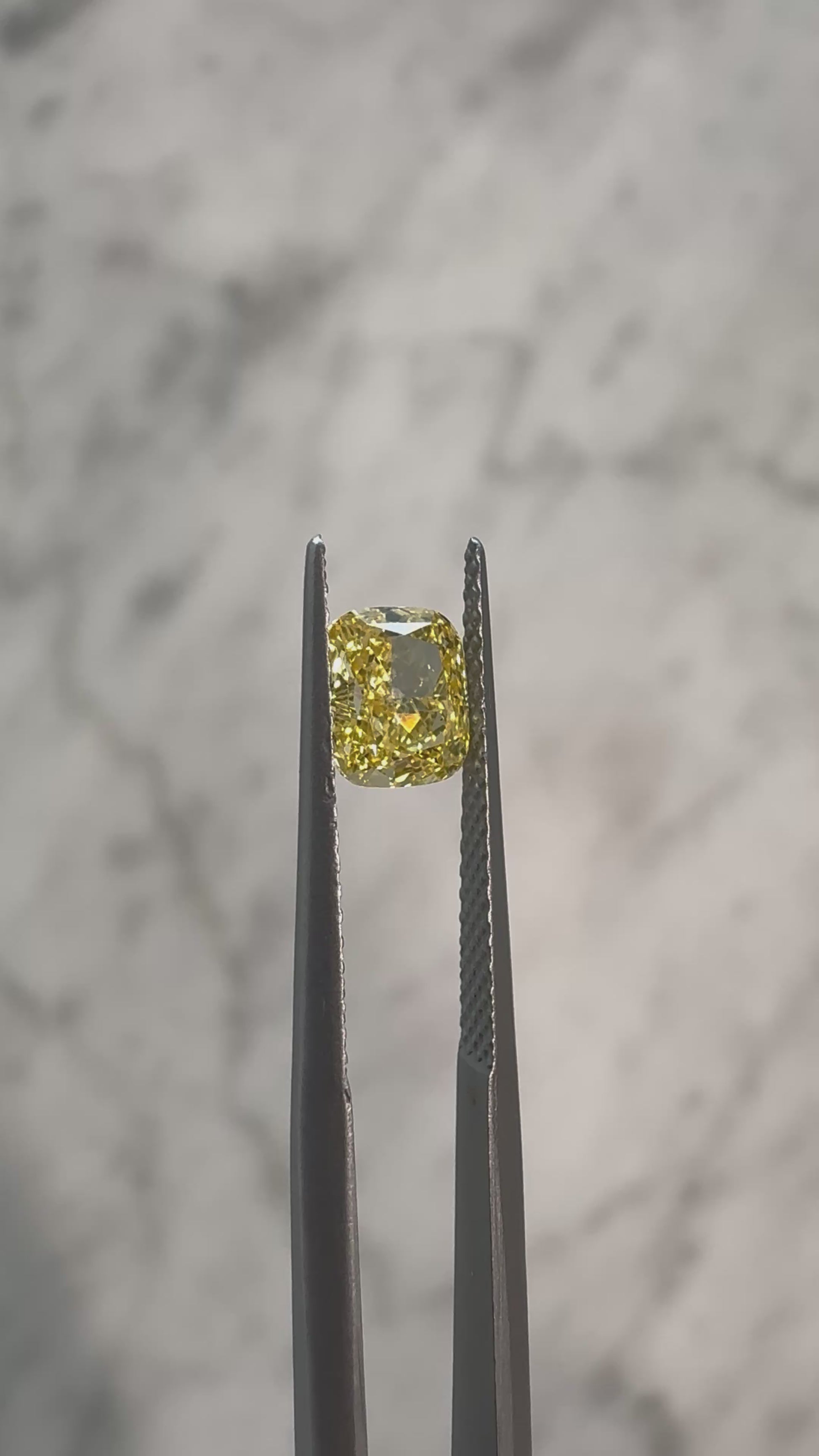 Cushion | 1.09ct Fancy Vivid Yellow VS1 | IGI Certified