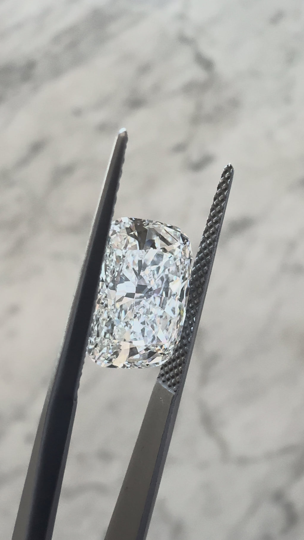 Cushion | 4.41ct VVS2 F | 1.31 ratio | IGI Certified 788682930