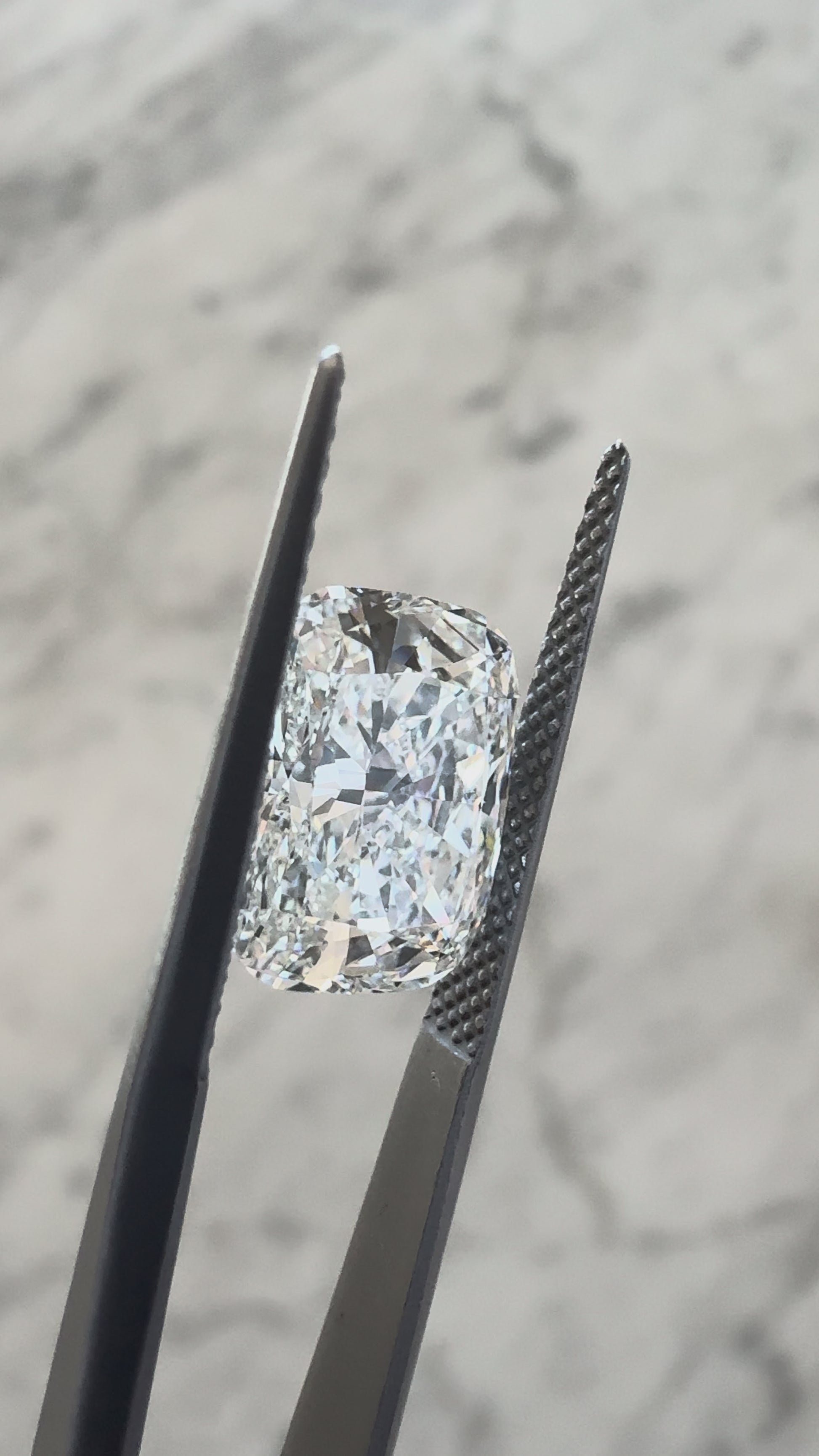 Cushion | 4.41ct VVS2 F | 1.31 ratio | IGI Certified 788682930