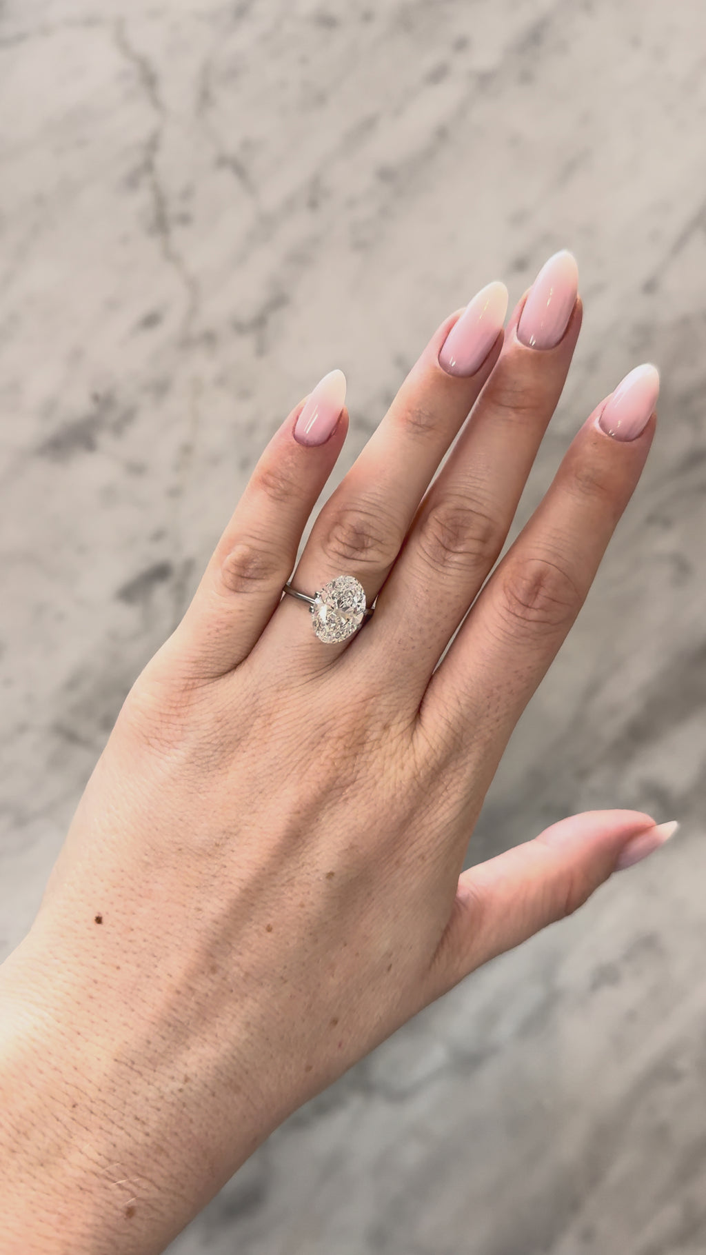 Oval | 5.01ct F VS1 | 1.40 ratio | IGI Certified 597355360