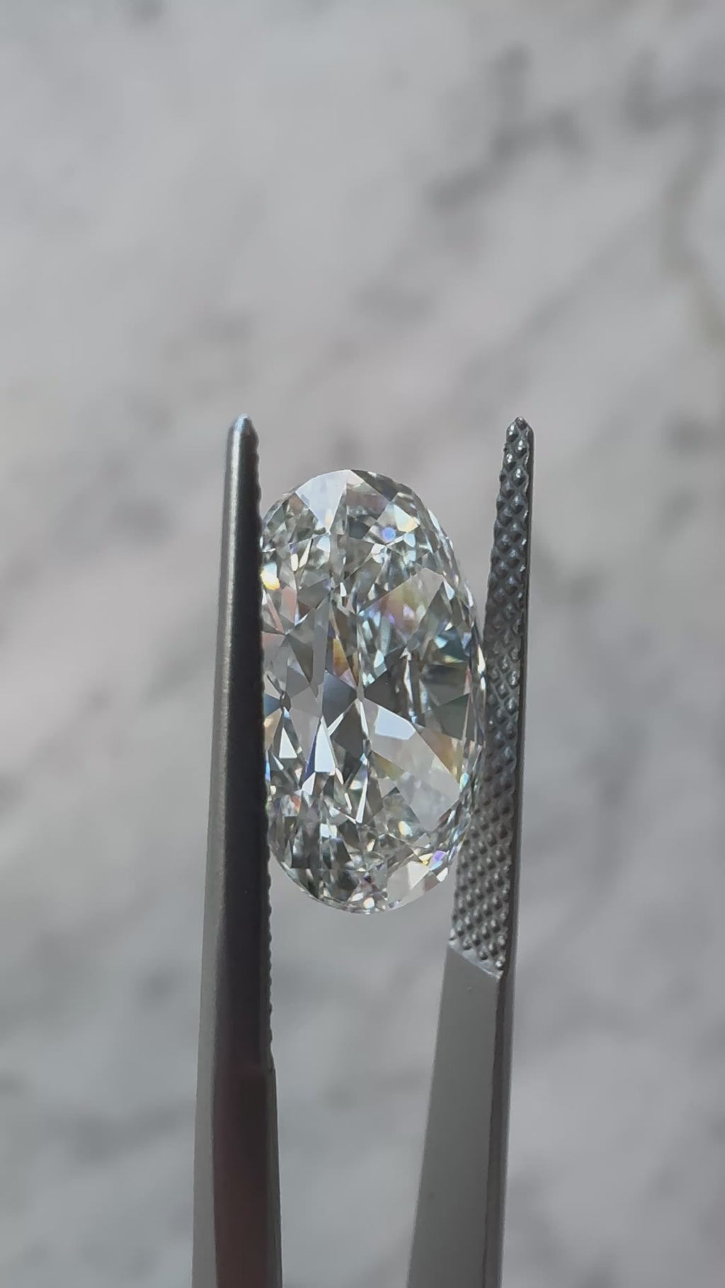 Antique-style Oval | 5.01ct F VVS2| 1.45 ratio | IGI Certified 707504031