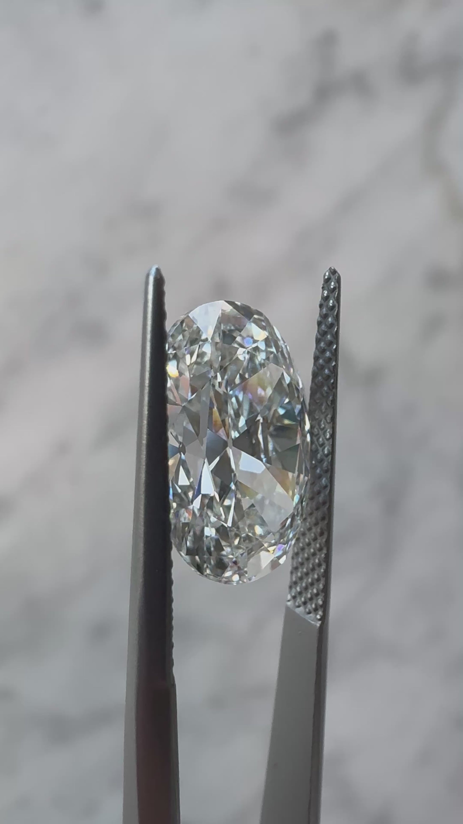 Antique-style Oval | 5.01ct F VVS2| 1.45 ratio | IGI Certified 707504031