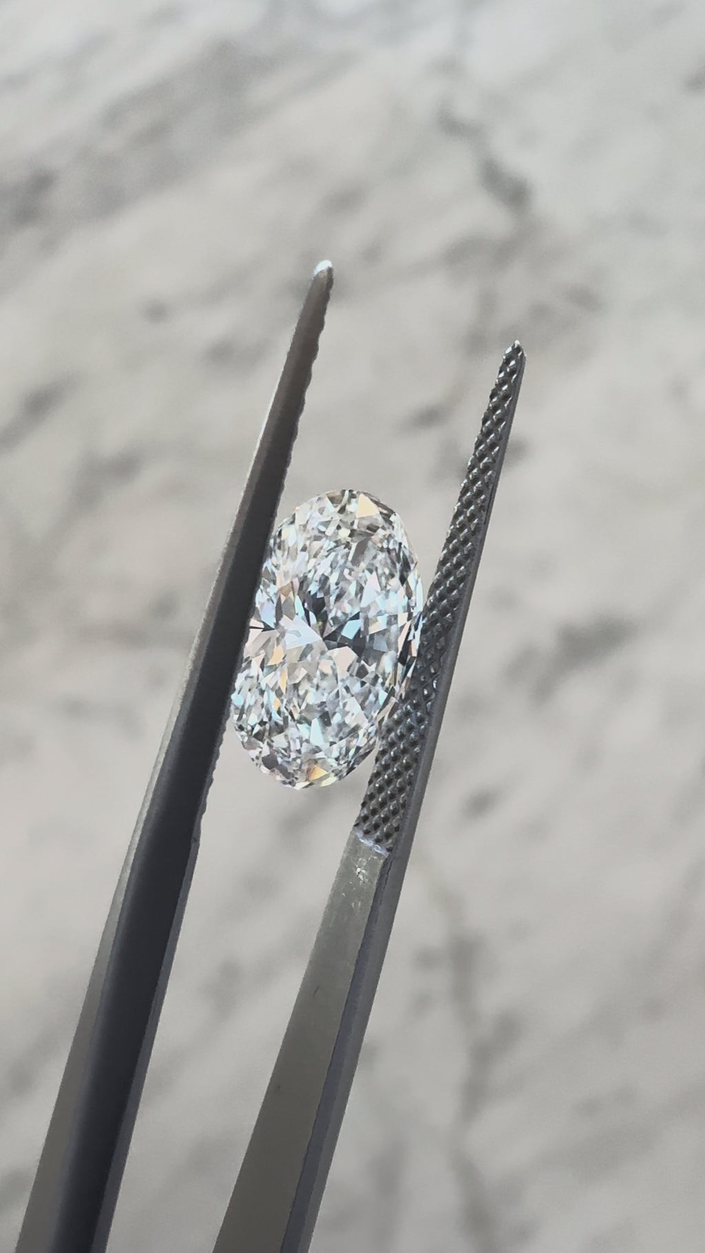 Oval | 2.06ct F VVS2 | 1.44 ratio | IGI Certified LG762518112