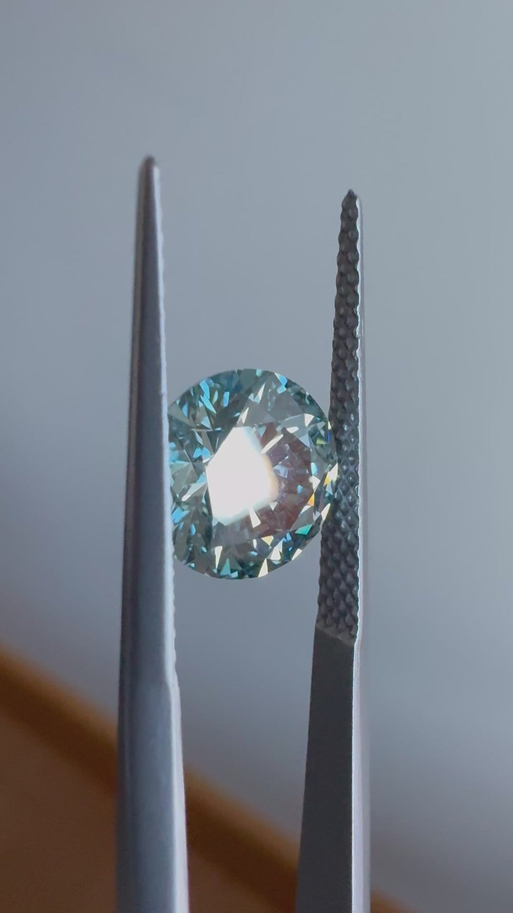 Round | 2.88ct Fancy Vivid Blue VS1 | IGI Certified 667457100 | FRD288