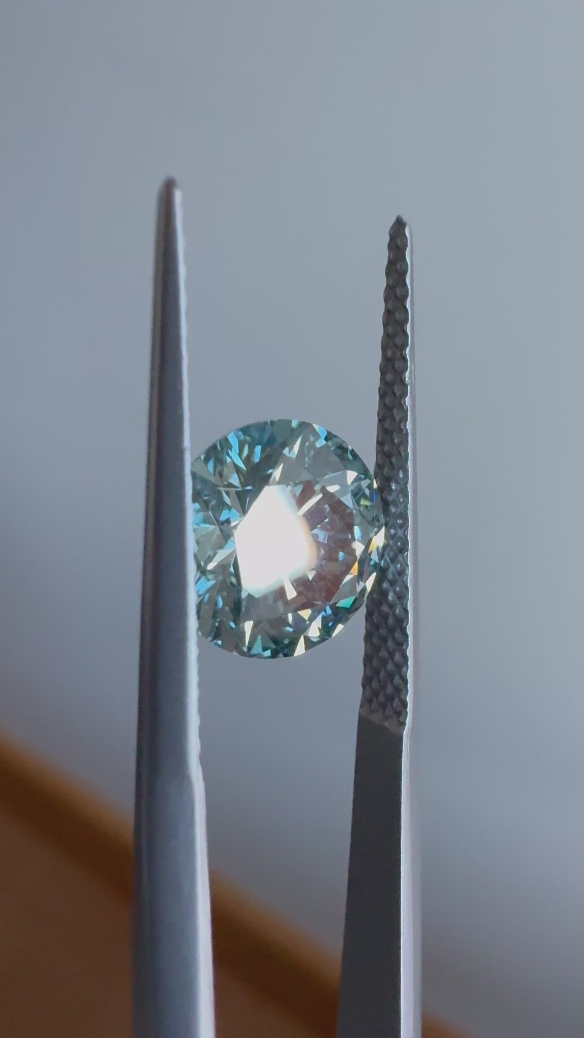 Round | 2.88ct Fancy Vivid Blue VS1 | IGI Certified 667457100 | FRD288