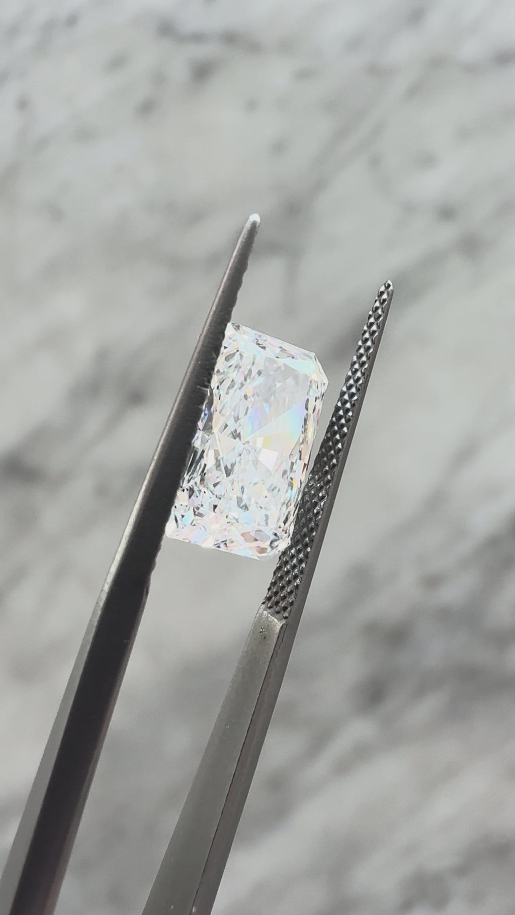 Radiant | 4.09ct E VS2 | 1.50 ratio | IGI Certified LG726546896