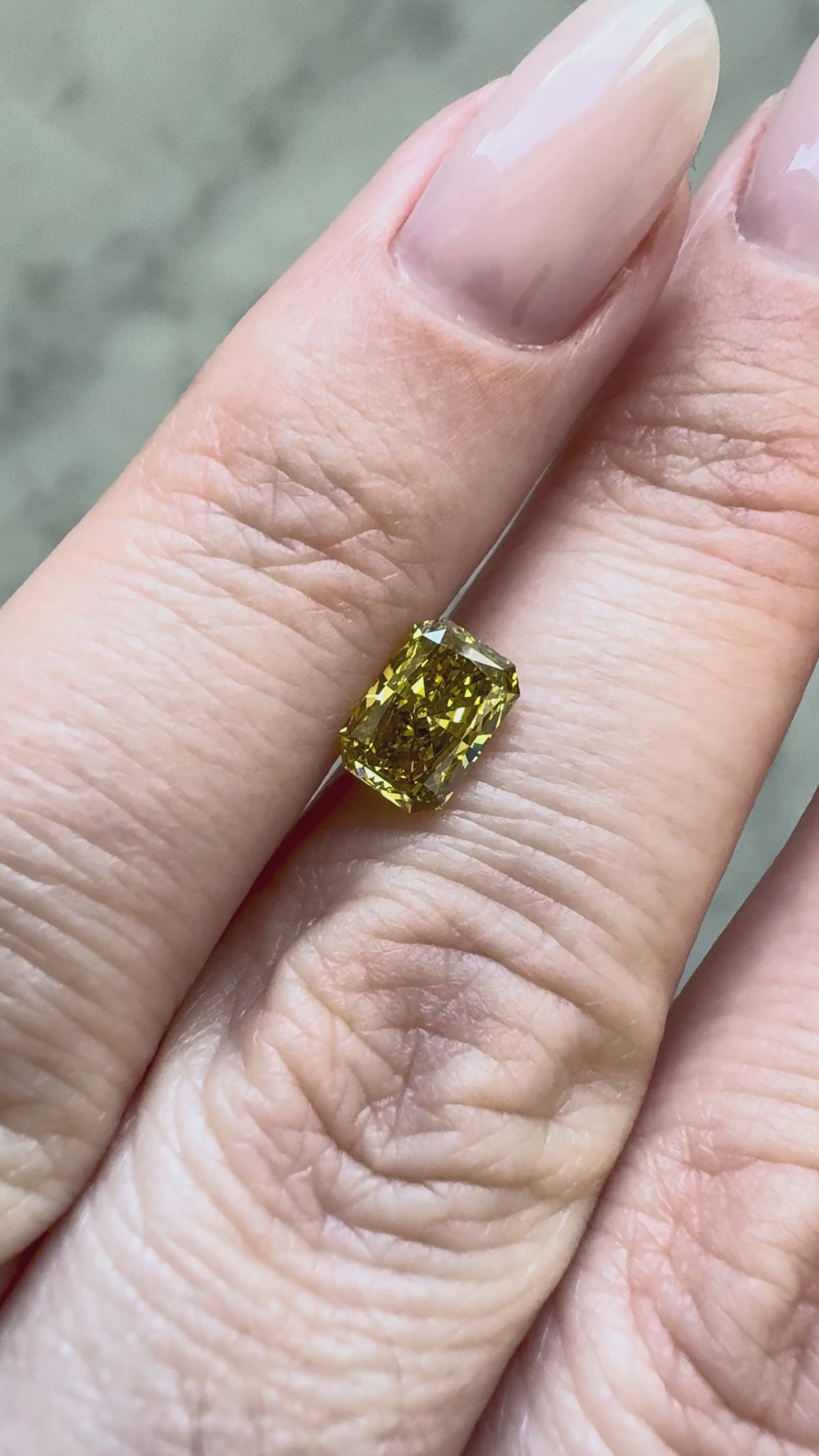 Radiant | 1.02ct Fancy Vivid Yellow VVS2 | 1.43 ratio | IGI Certified 737508179