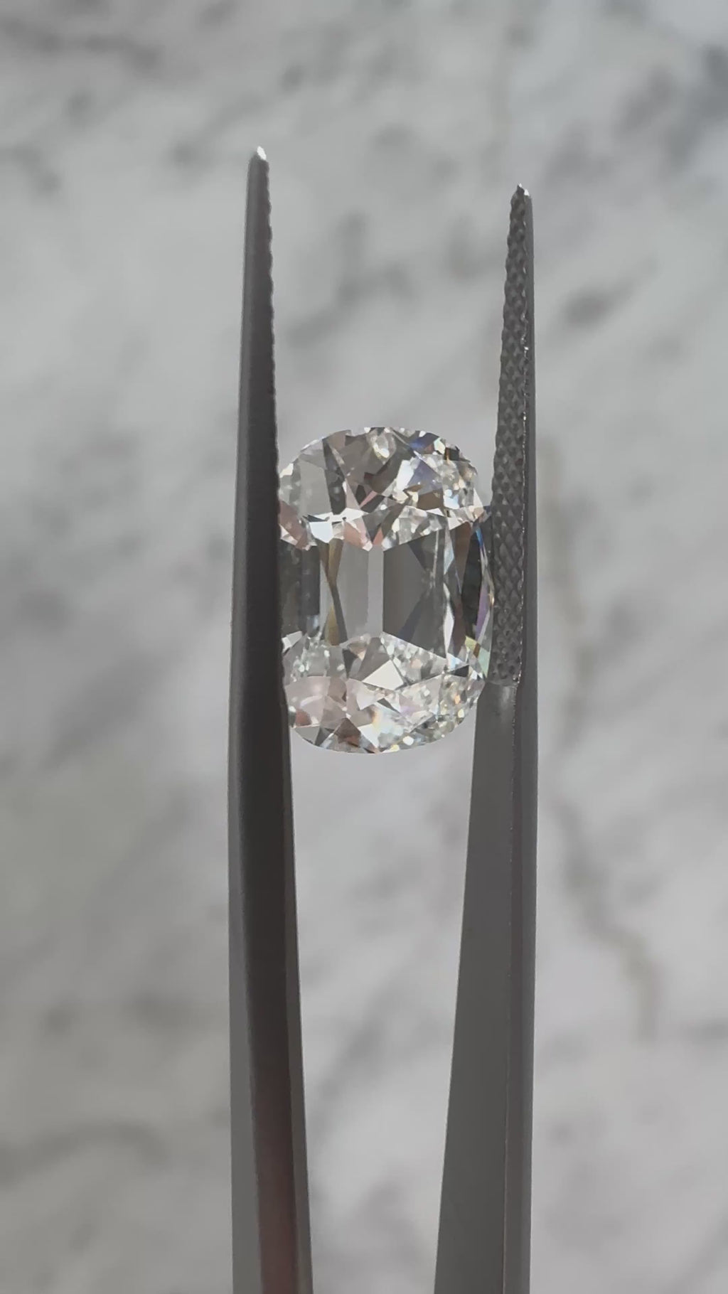 Antique-style Cushion "Old Miner" | 5.01ct F VVS2 | 1.32 ratio | IGI Certified 720592852