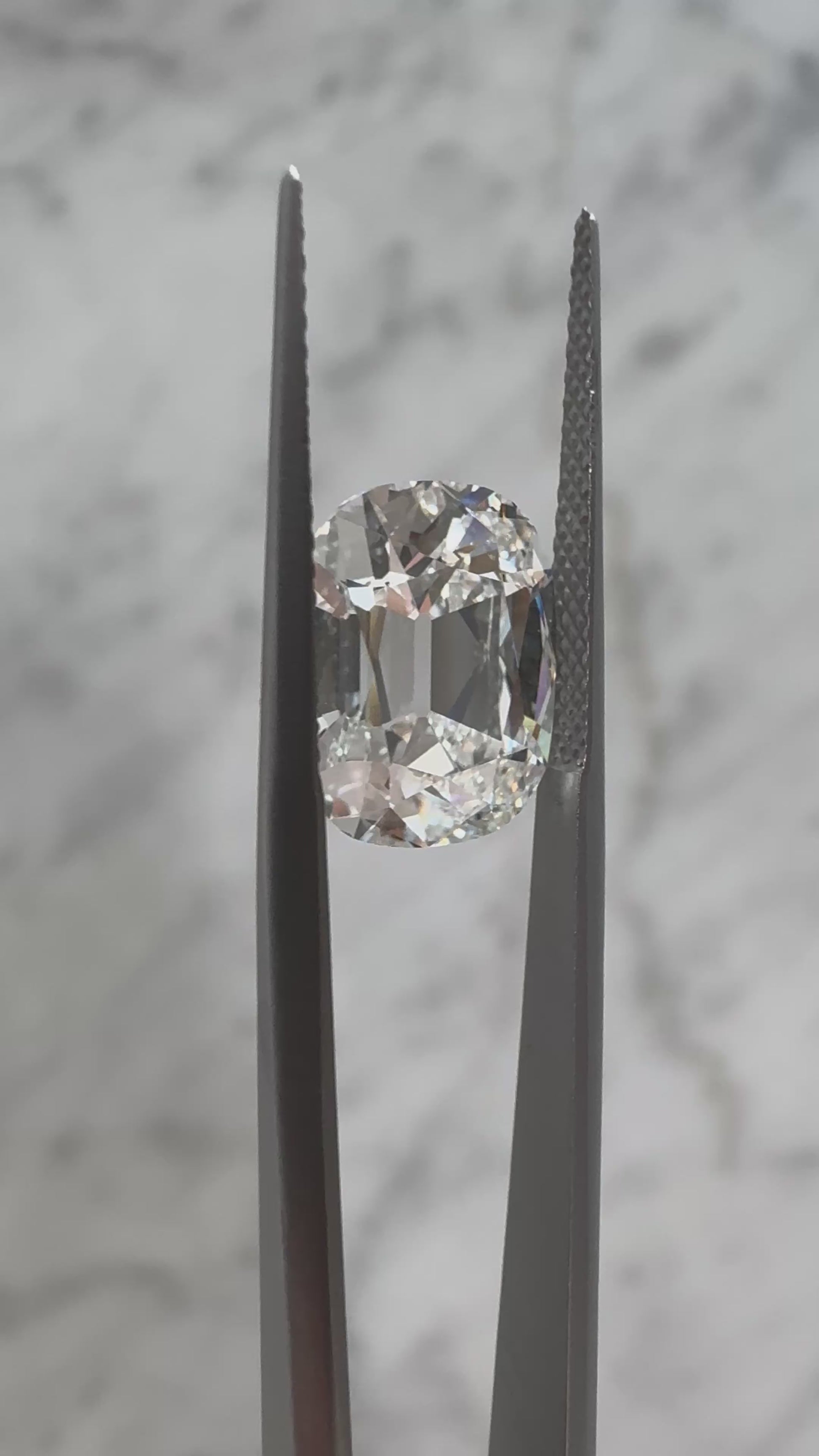 Antique-style Cushion "Old Miner" | 5.01ct F VVS2 | 1.32 ratio | IGI Certified 720592852