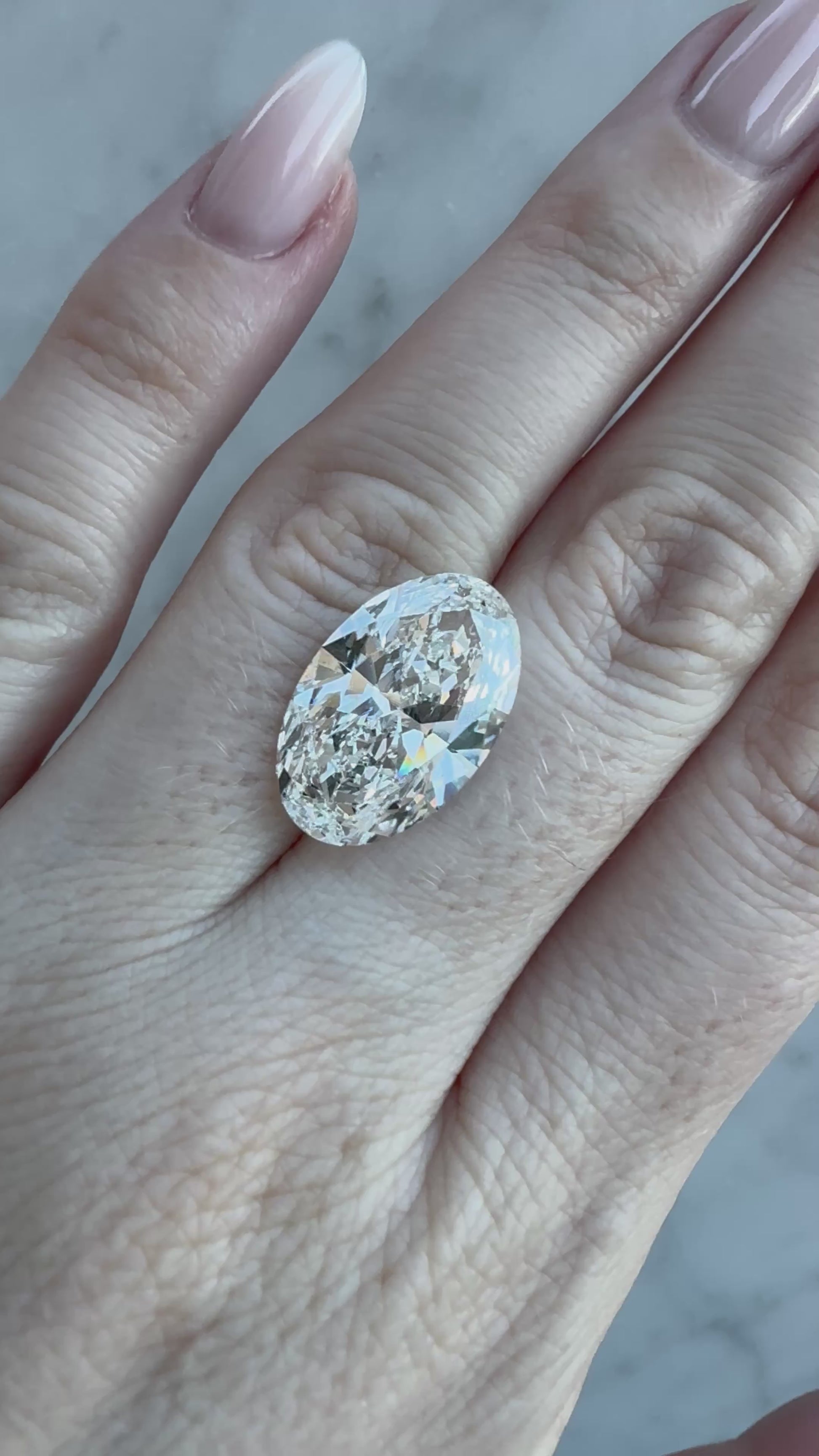 Oval | 11.02ct E VS1 | 1.57 ratio | IGI Certified LG702570380 | OV1102