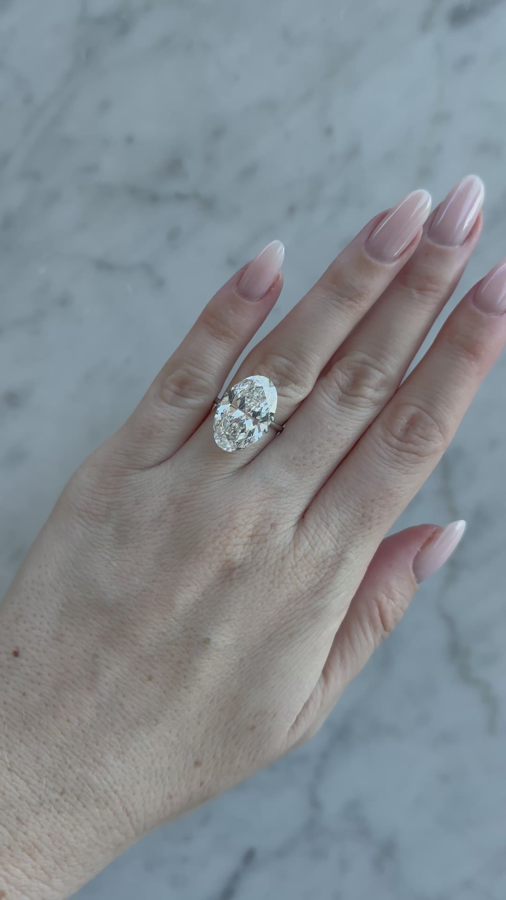 Oval | 11.02ct E VS1 | 1.57 ratio | IGI Certified LG702570380 | OV1102