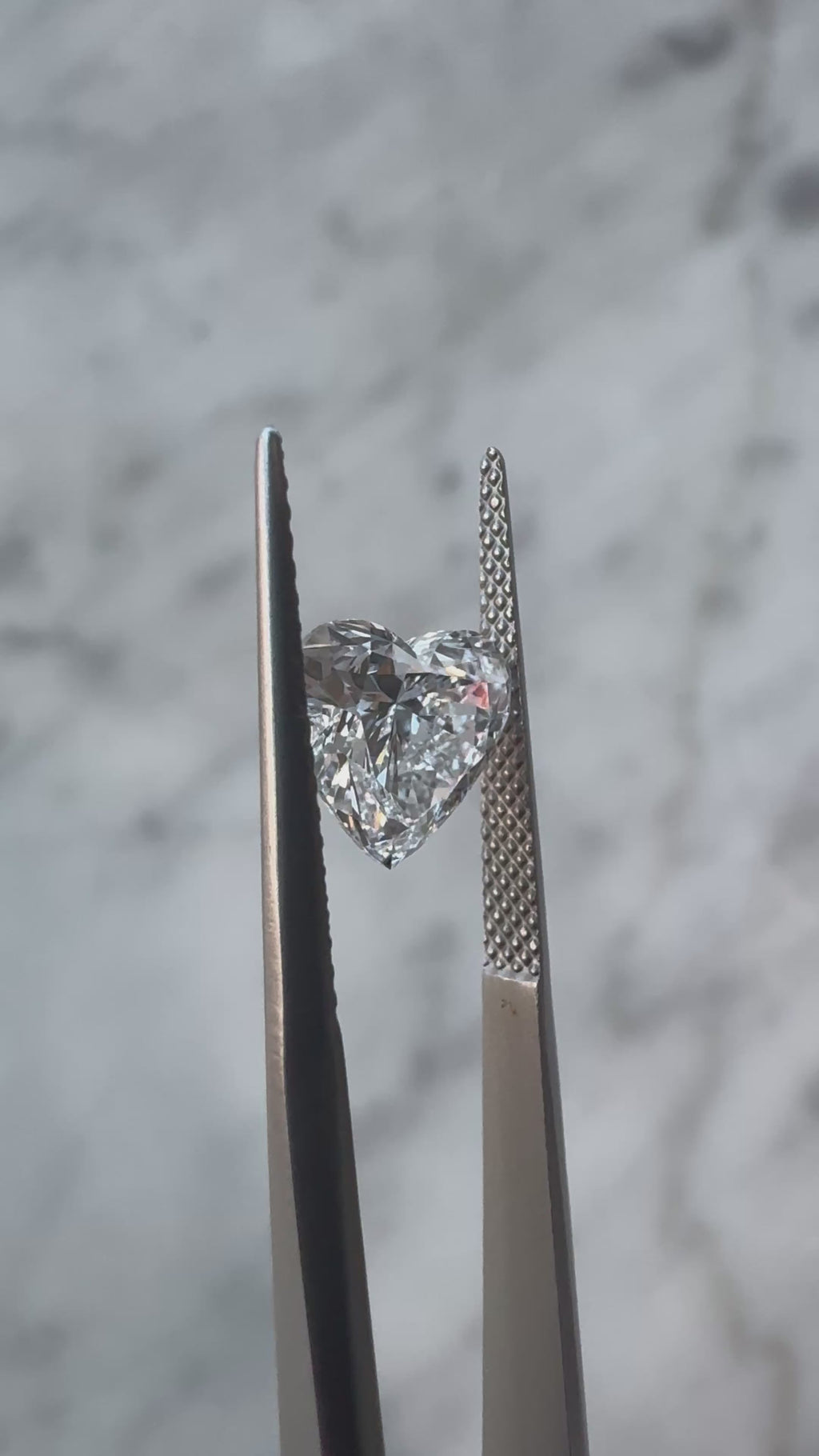 Heart | 2.01ct D VVS2 | 1.1 ratio | IGI Certified 662417033 | HT201