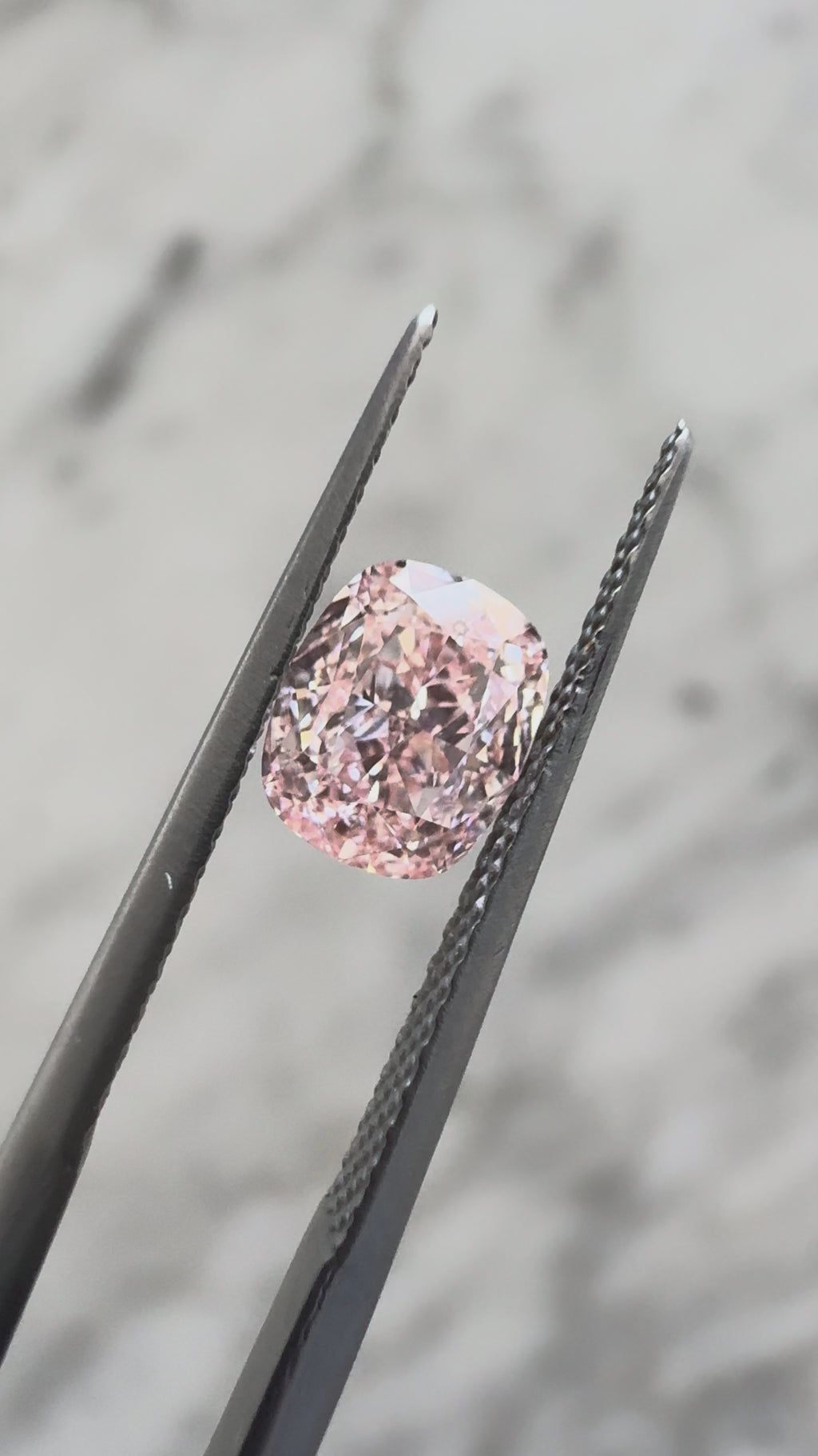 Cushion | 1.04ct Fancy Intense Pink VVS2 | 1.22 ratio | IGI Certified 626491933