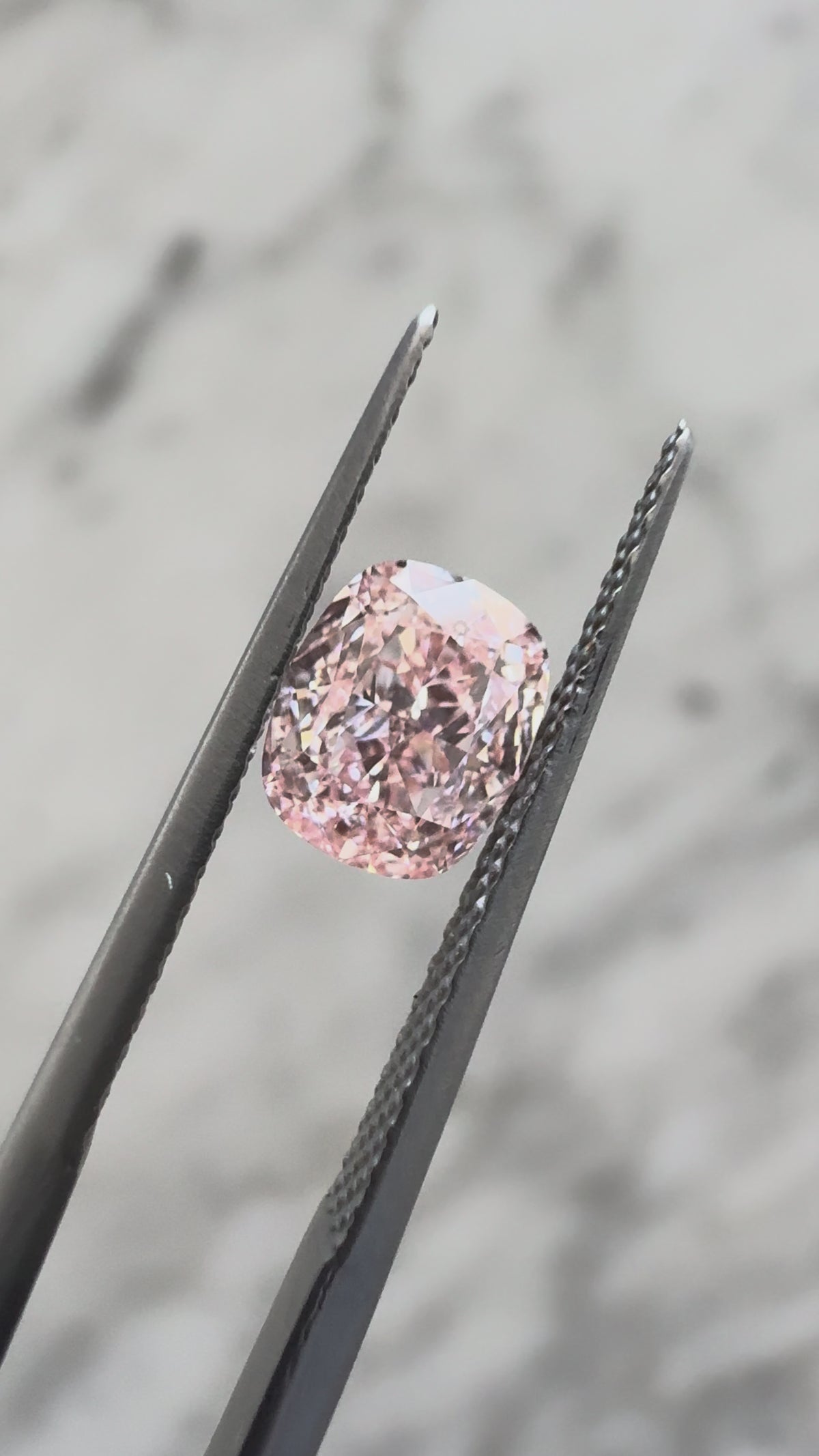 Cushion | 1.04ct Fancy Intense Pink VVS2 | 1.22 ratio | IGI Certified 626491933