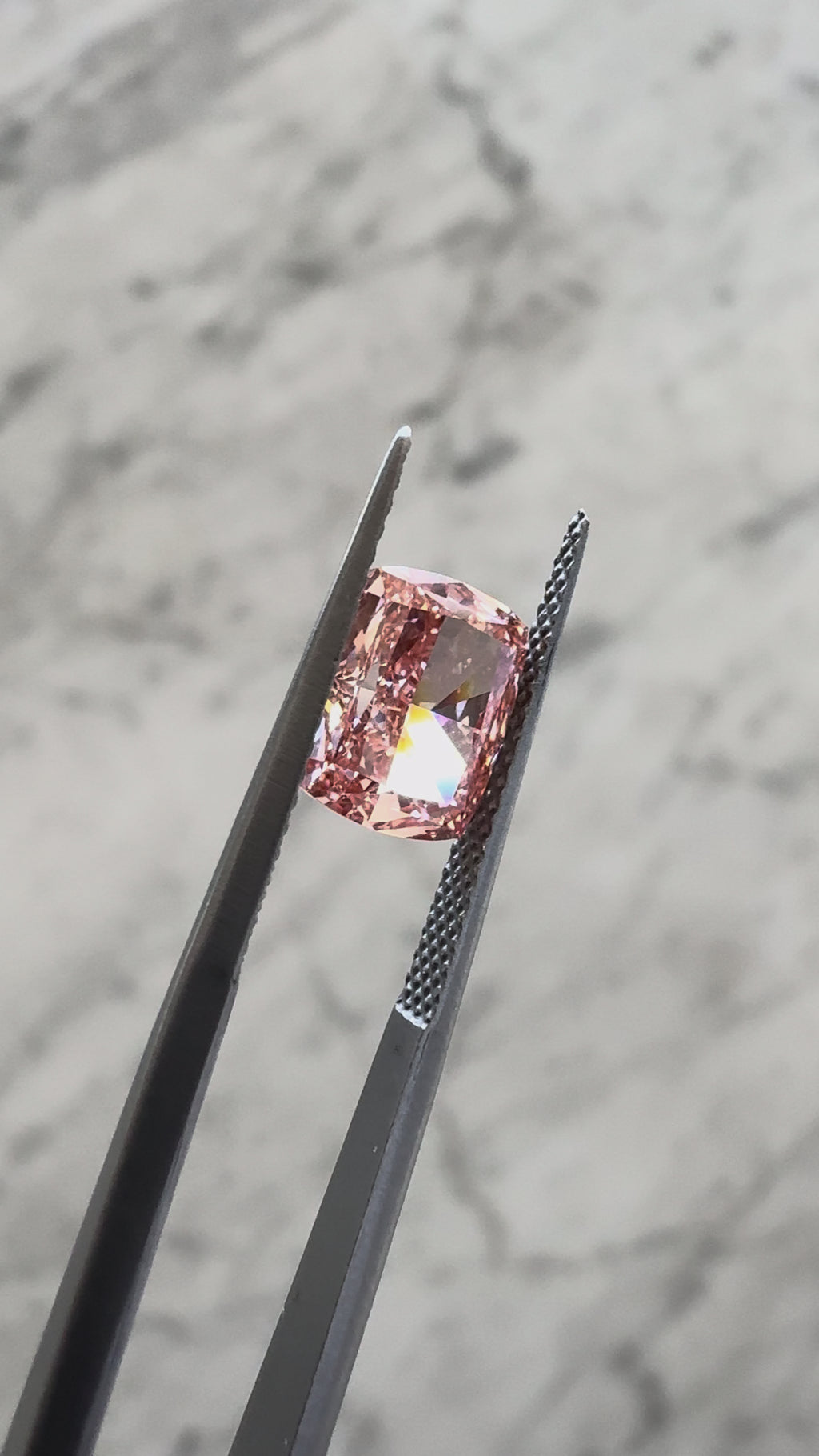 Cushion | 2.71ct Fancy Vivid Pink VS1 | 1.32 ratio | IGI Certified LG662445372