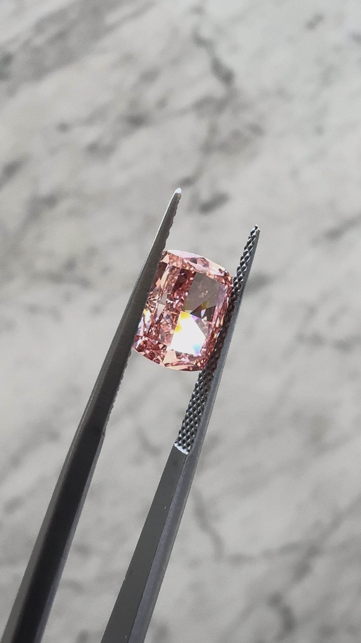 Cushion | 2.71ct Fancy Vivid Pink VS1 | 1.32 ratio | IGI Certified LG662445372