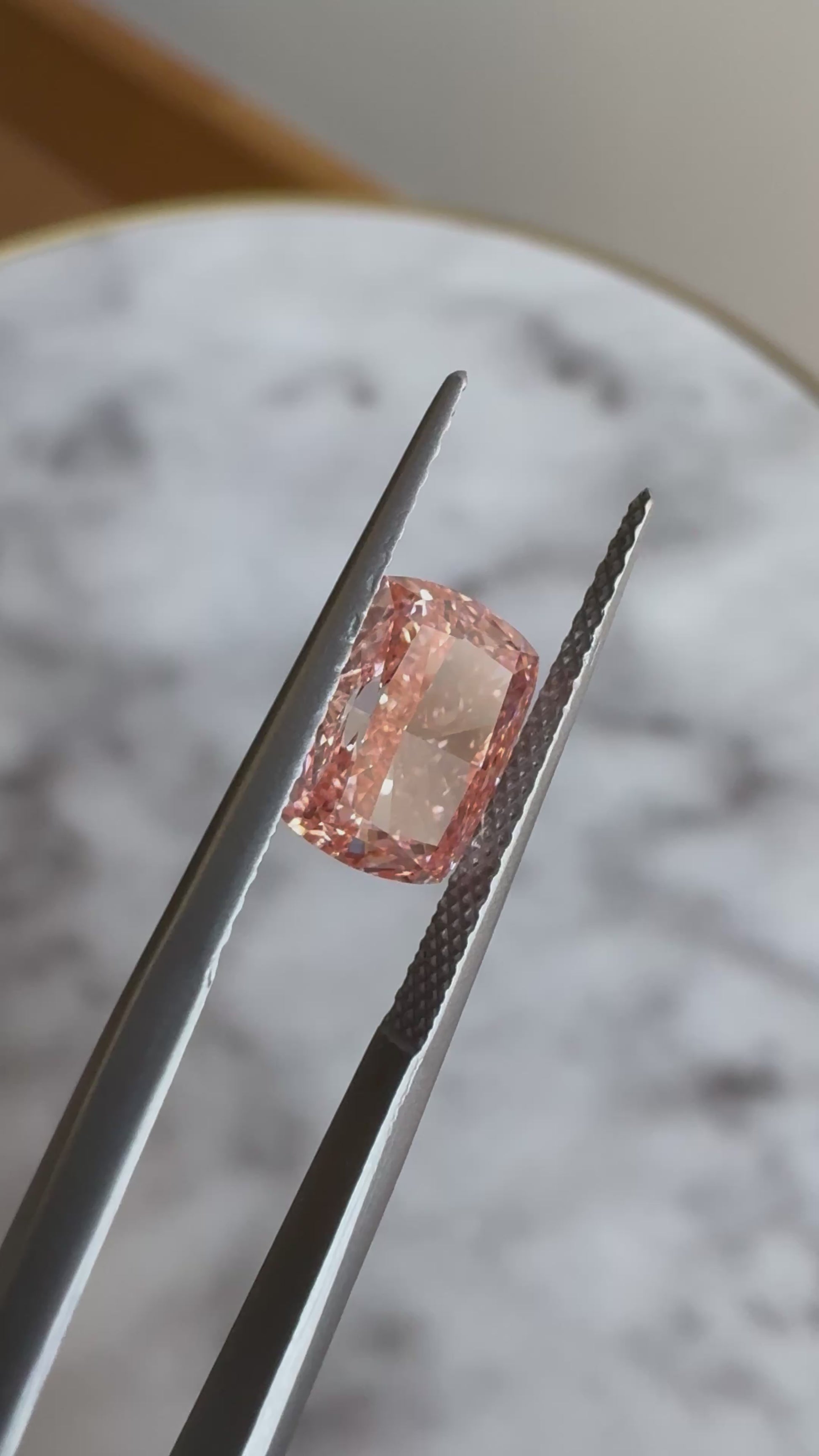 Cushion | 2.71ct Fancy Vivid Pink VS1 | 1.32 ratio | 662445372 | FCU271