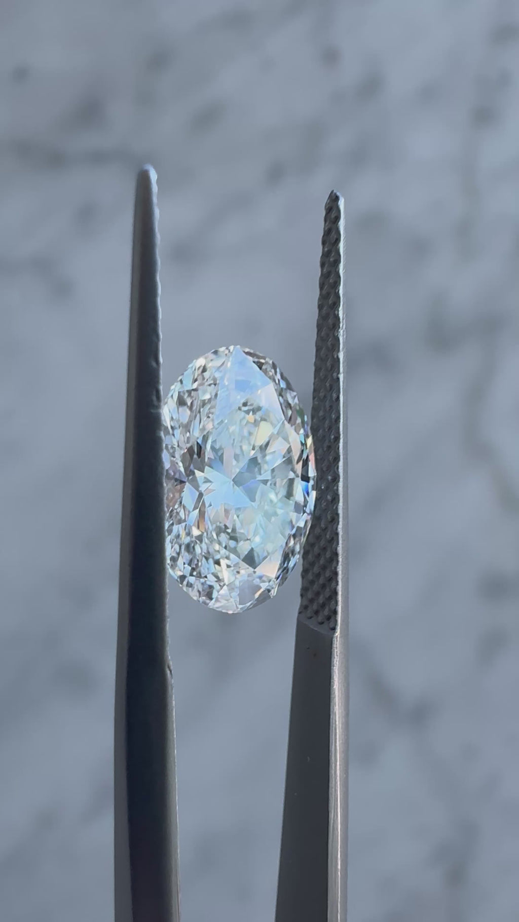 Oval | 2.55ct D VVS1 | 1.42 ratio | IGI Certified 717596025 | OV255