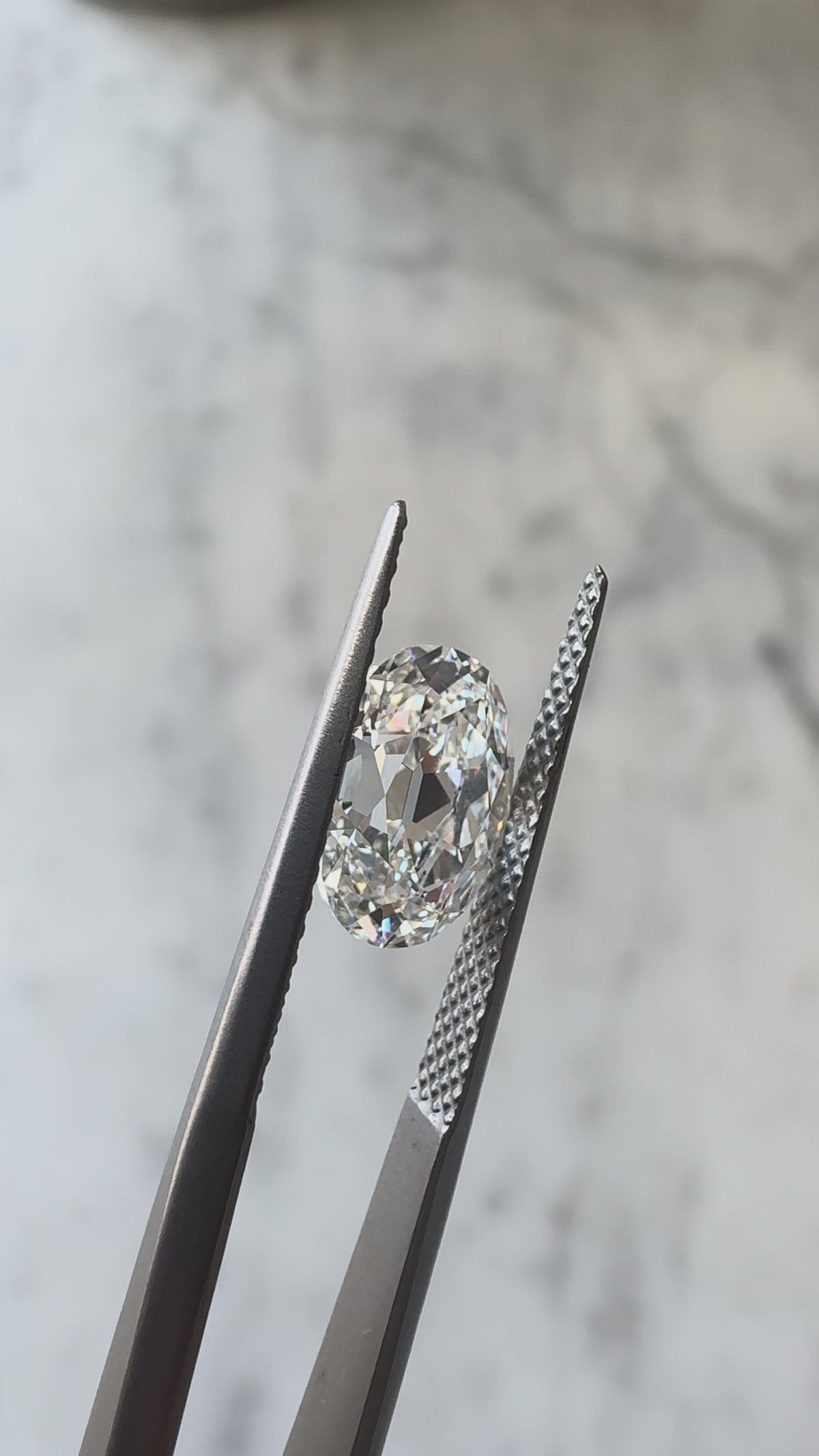 Old Mine Cut Oval | 2.06ct E VVS2 | 1.42 ratio | IGI Certified LG804652161