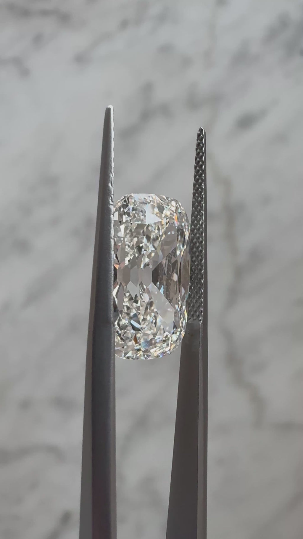 Old Mine Cushion | 6.02ct F VVS2 | 1.69 ratio | LG737587560 | OM602