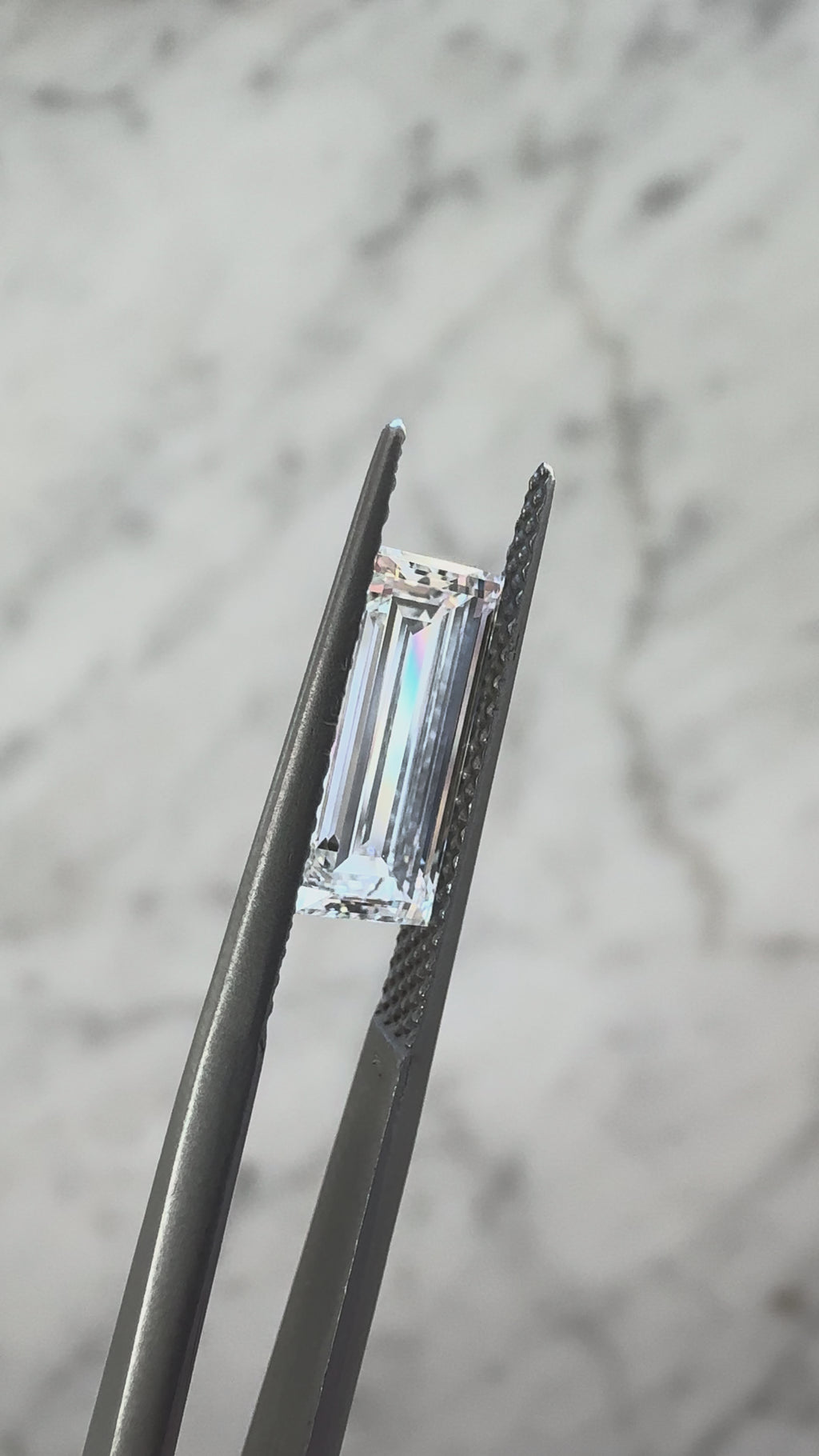 Baguette | 1.81ct F VVS2 | 2.40 ratio | IGI Certified LG750568795