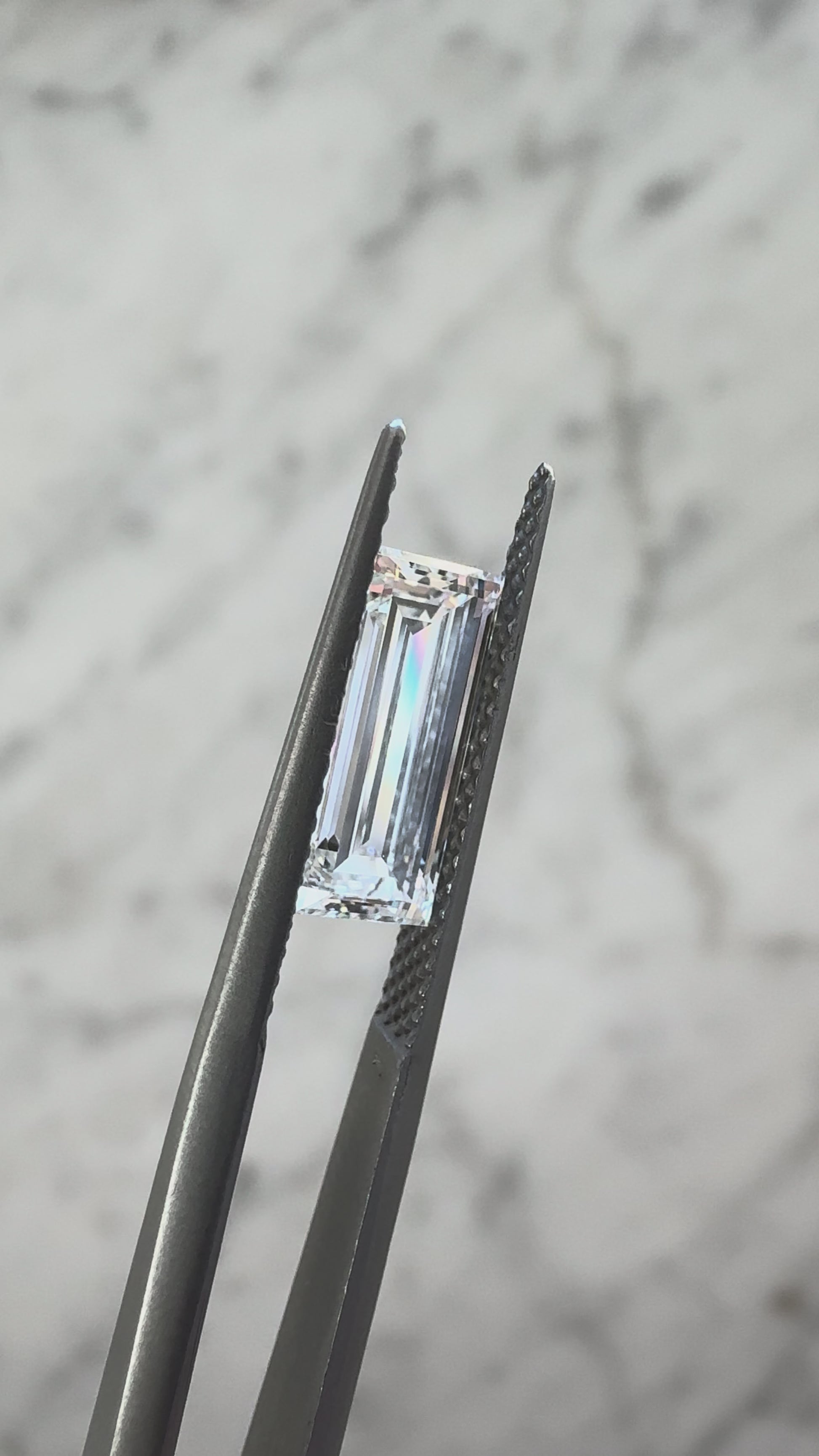 Baguette | 1.81ct F VVS2 | 2.40 ratio | IGI Certified LG750568795