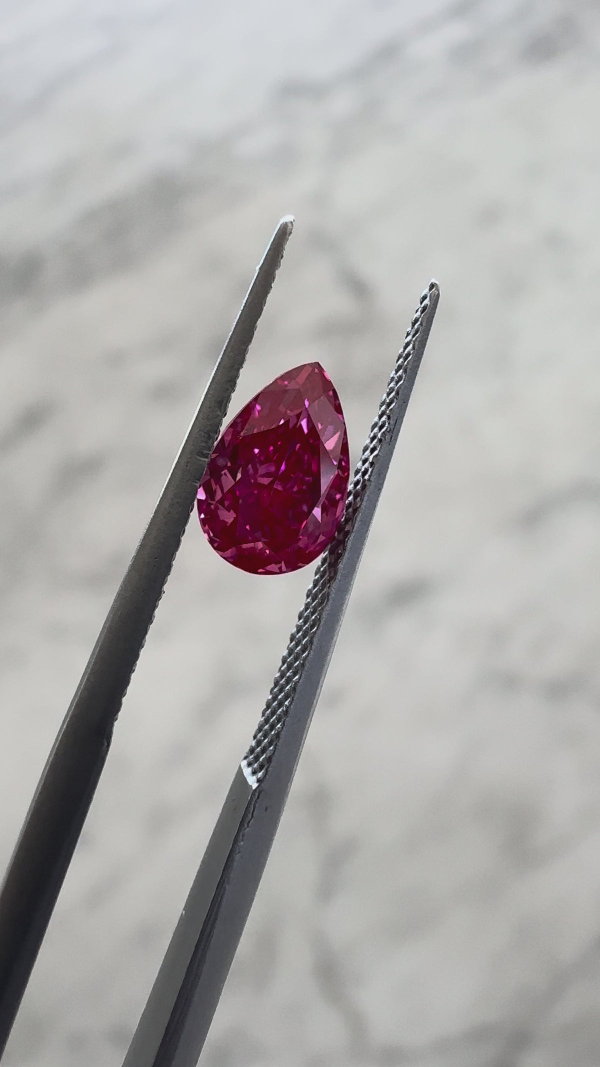 Pear | 1.01ct Fancy Vivid Pink VS2 | 1.49 ratio | IGI Certified 826625045