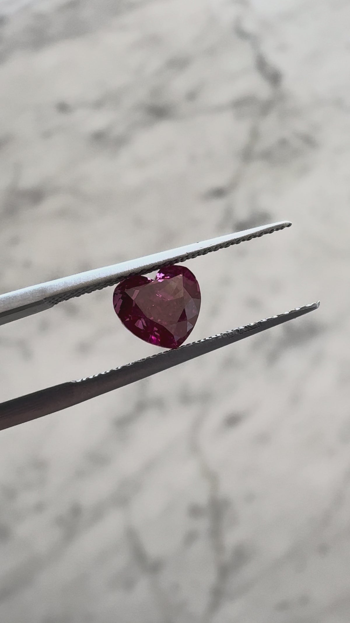 Heart | 1.01ct Fancy Deep Pink VS1 | IGI Certified 816666608